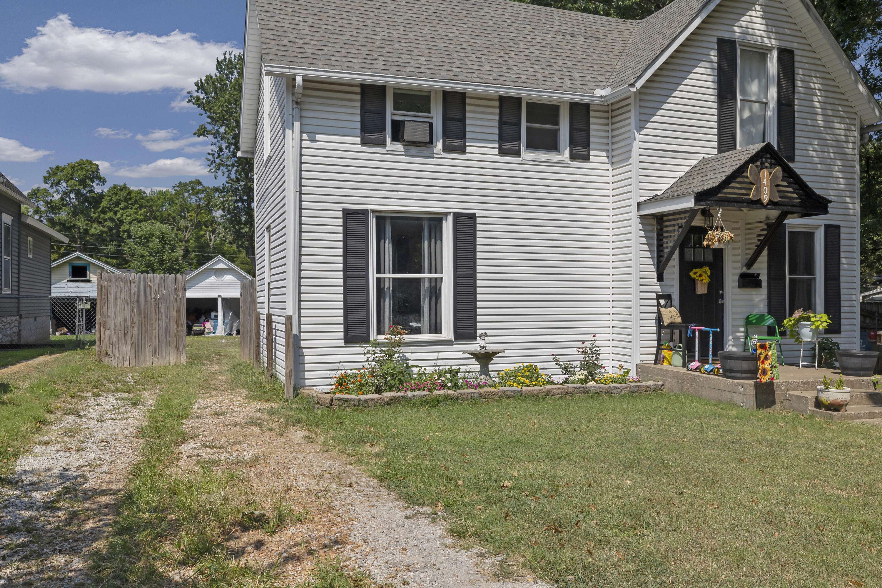 1409 S Maple ST, Carthage, MO 64836