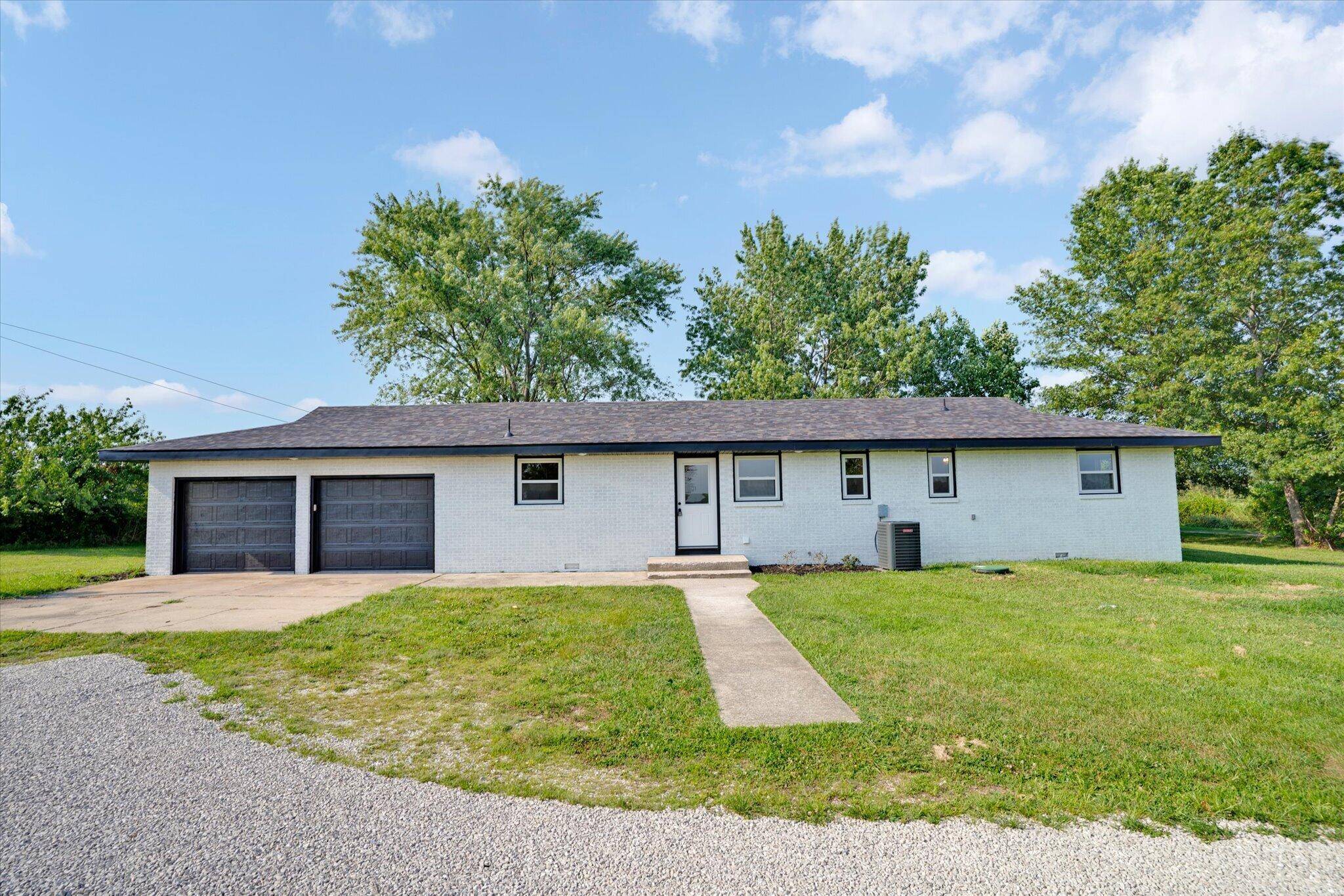 3760 E Shelby RD, Springfield, MO 65803