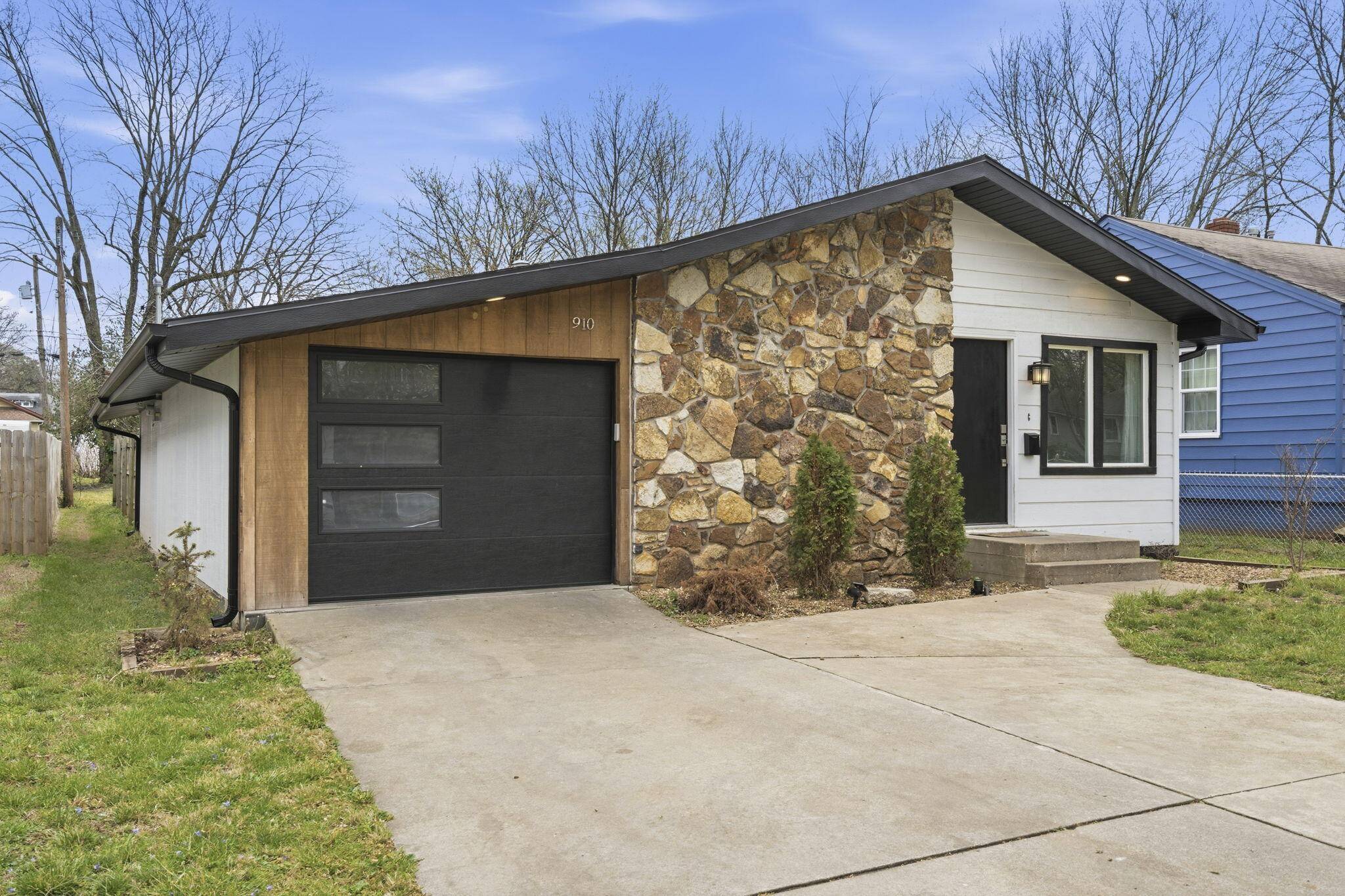 910 S Nettleton AVE, Springfield, MO 65806