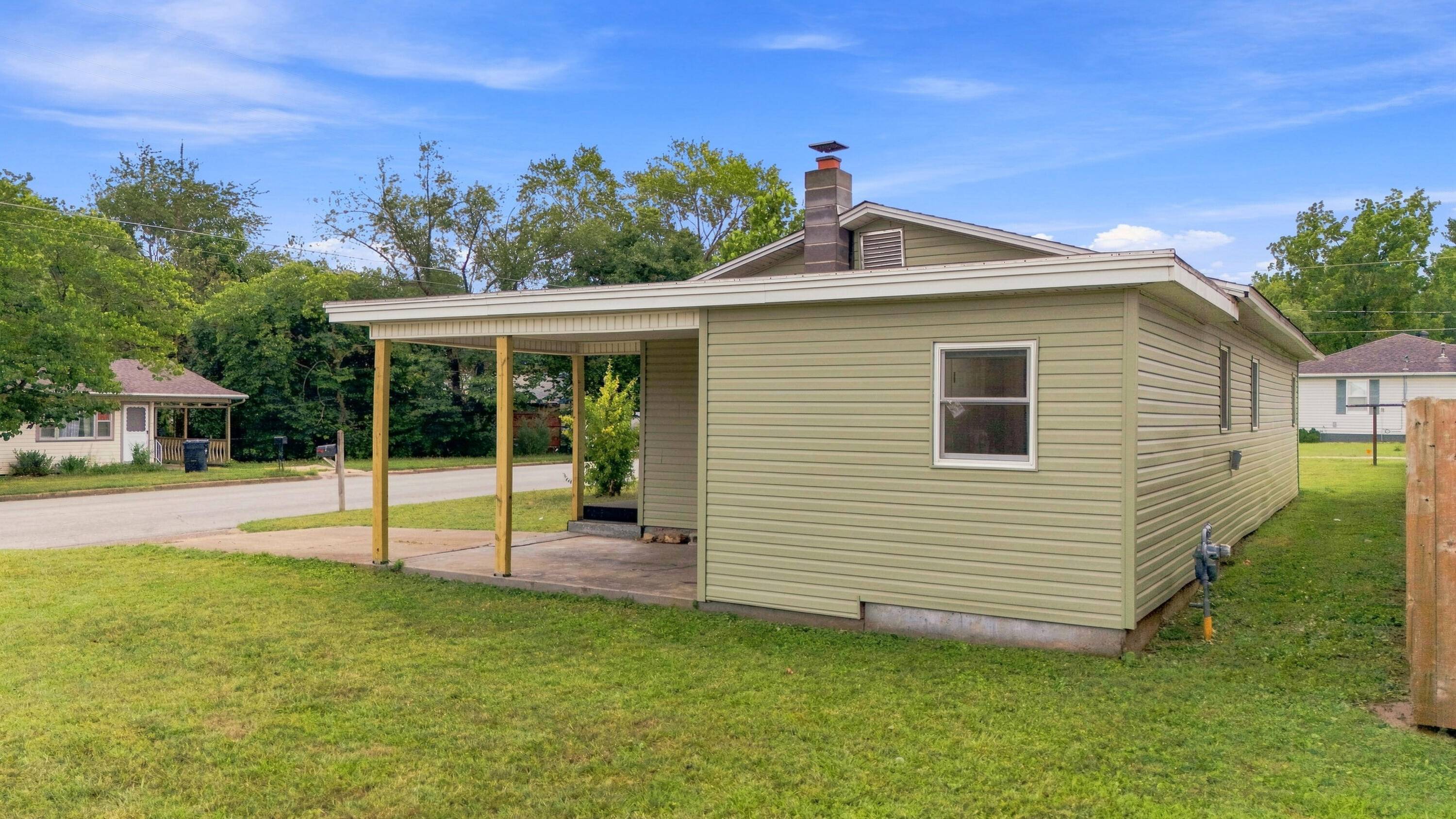 911 N Utah ST, West Plains, MO 65775