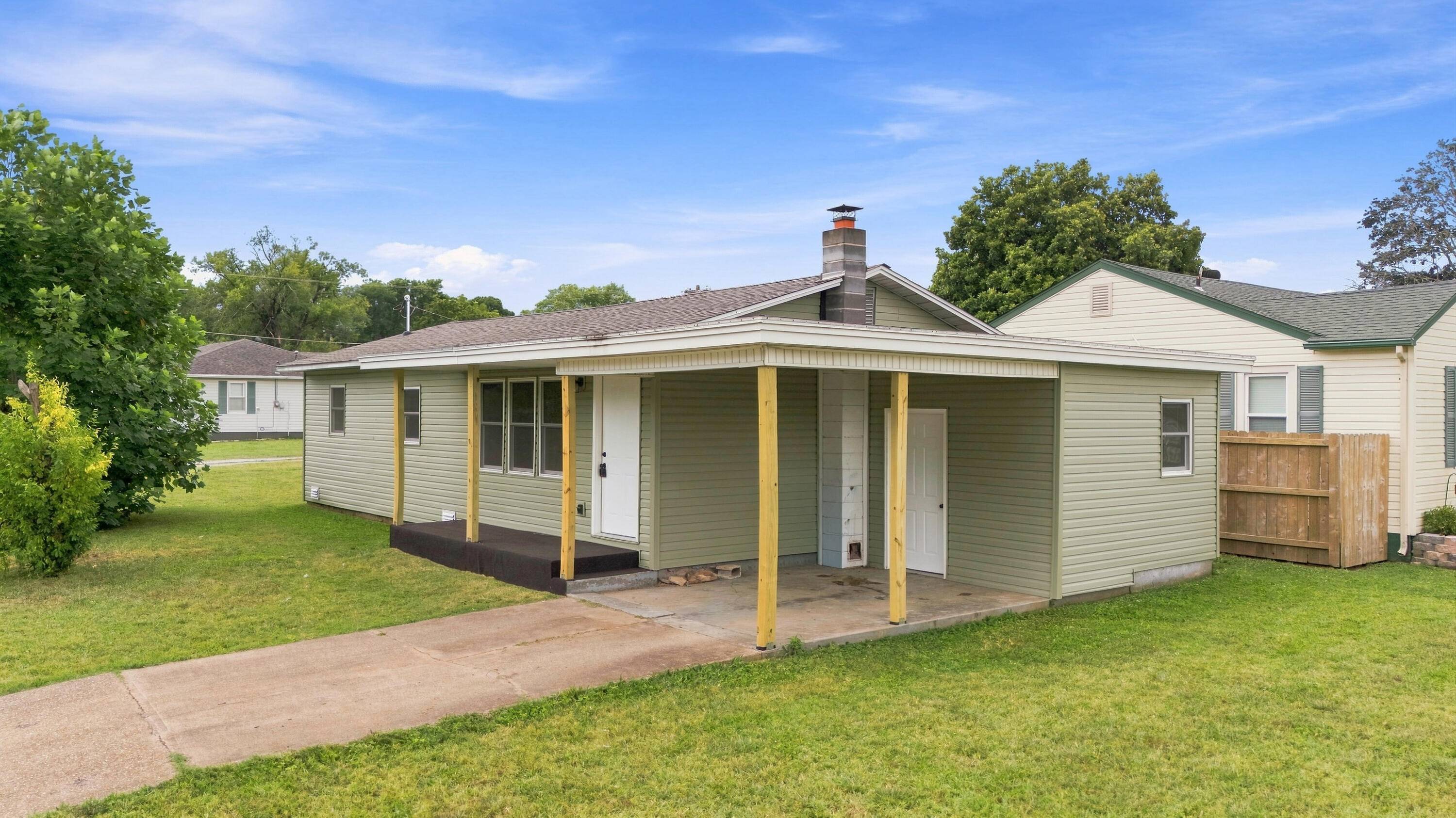 911 N Utah ST, West Plains, MO 65775