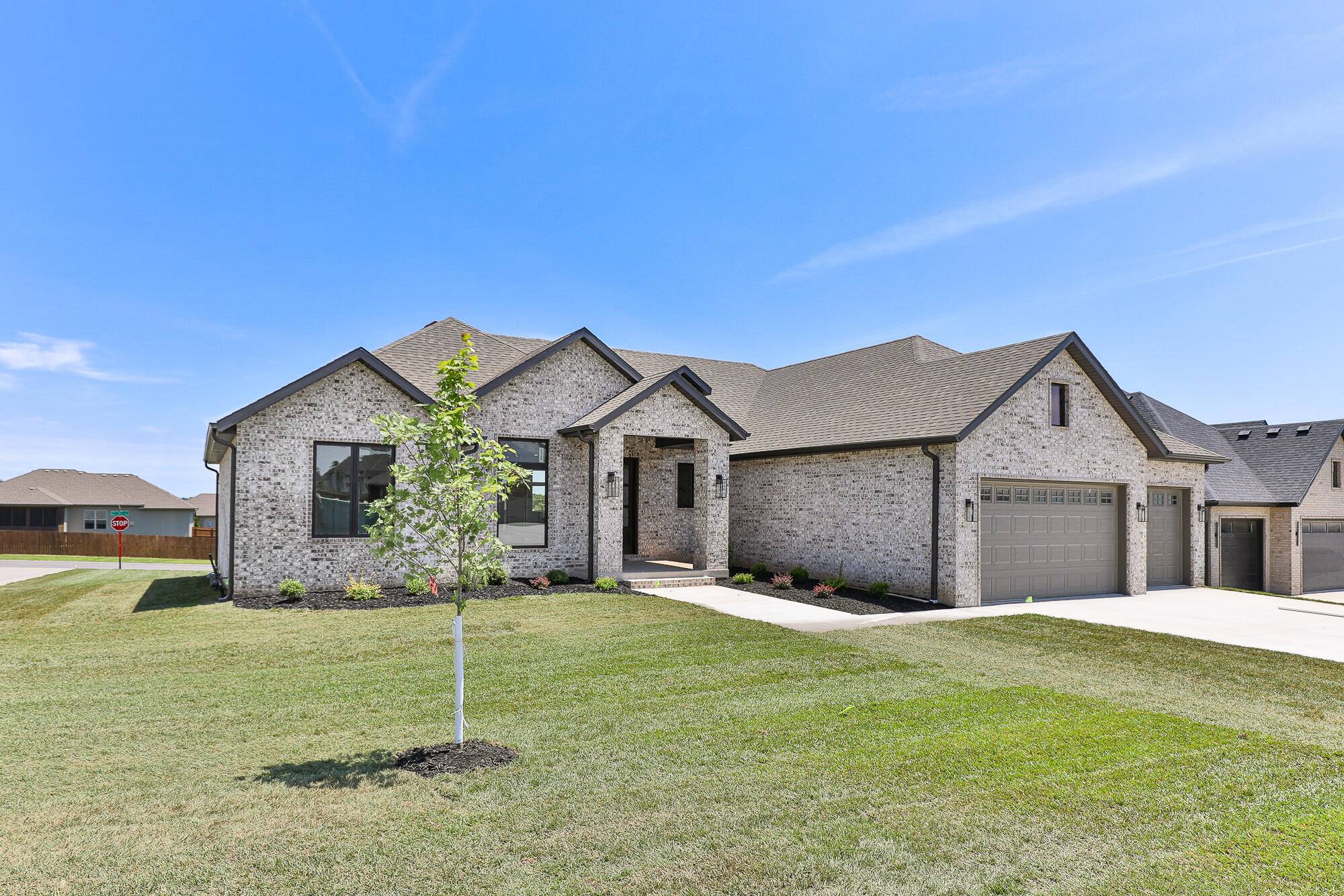 2082 N Unbridled CT, Springfield, MO 65802