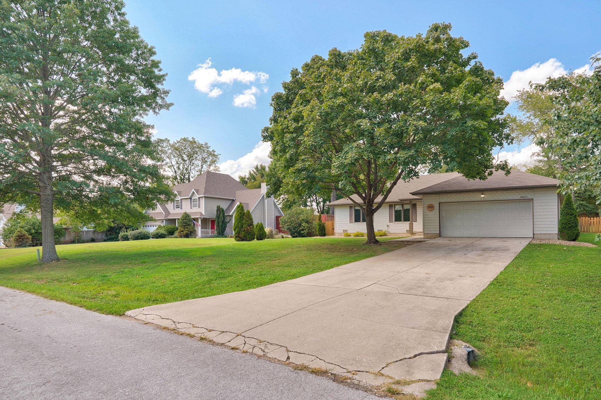 4851 E Weeping Willow LN, Springfield, MO 65809
