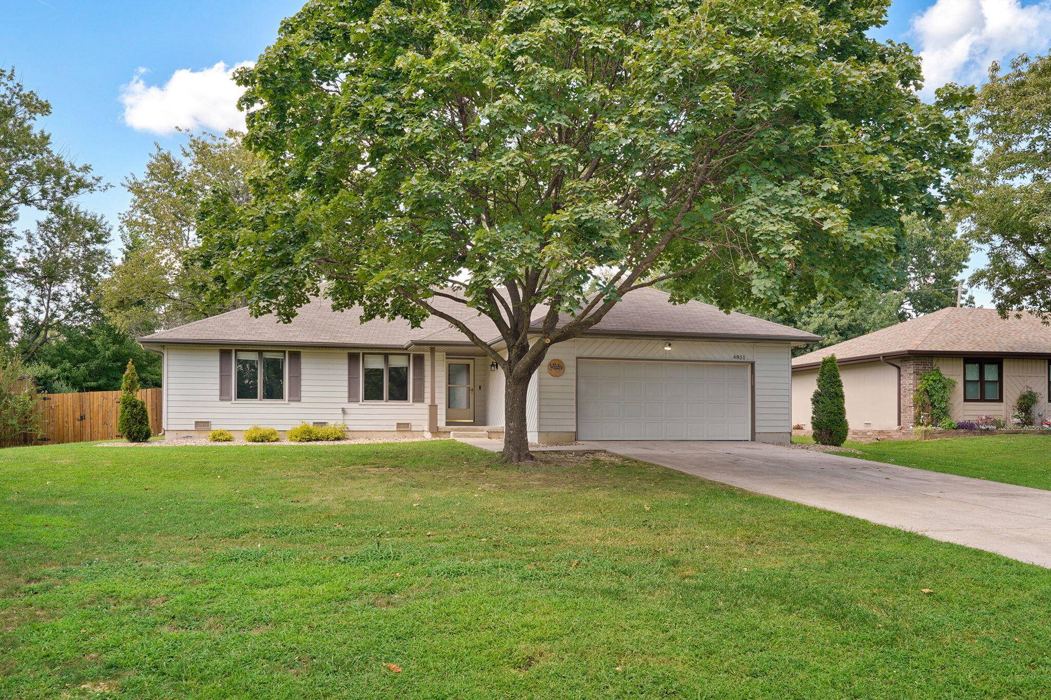 4851 E Weeping Willow LN, Springfield, MO 65809