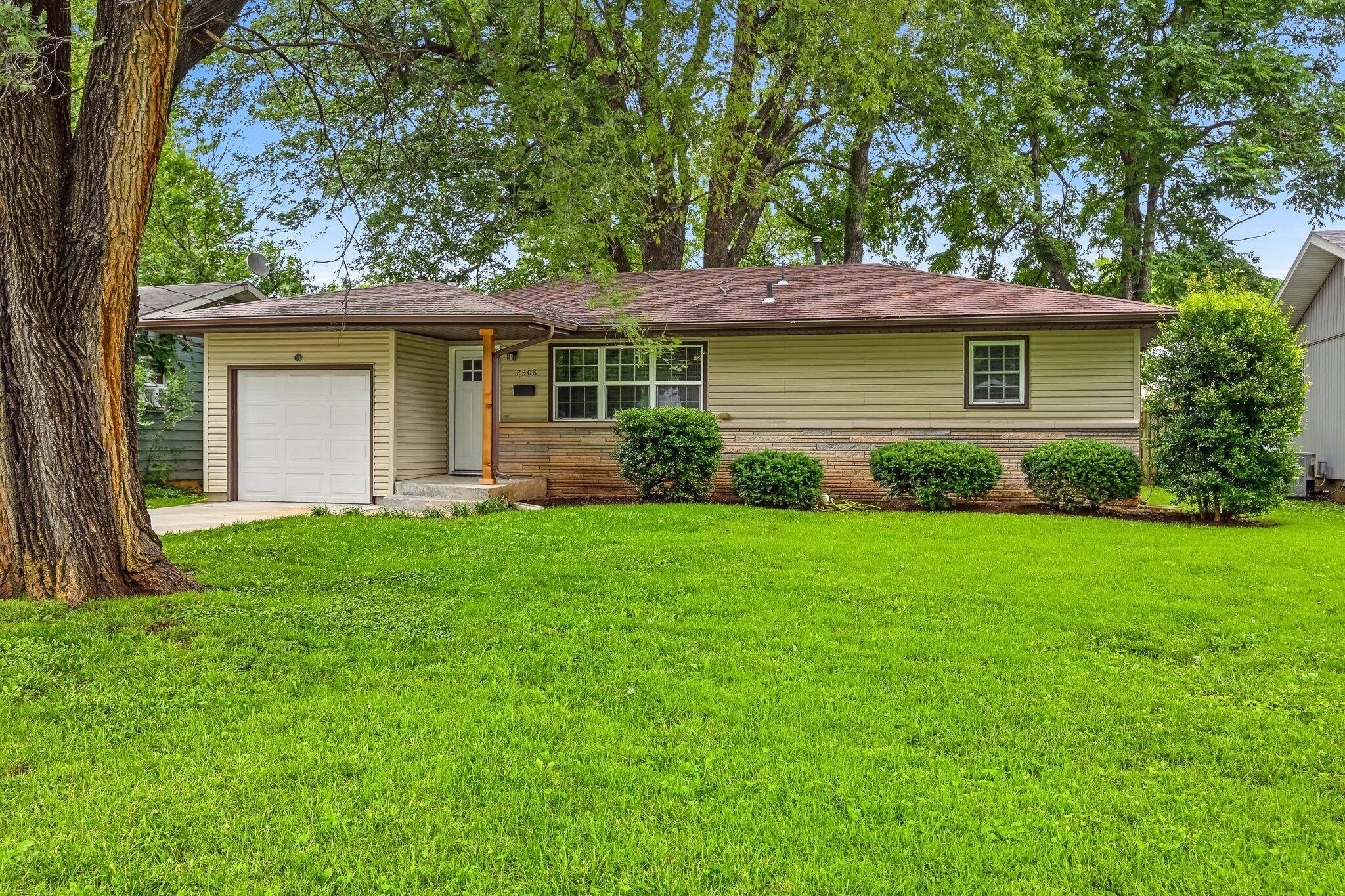 2308 S Delaware AVE, Springfield, MO 65804