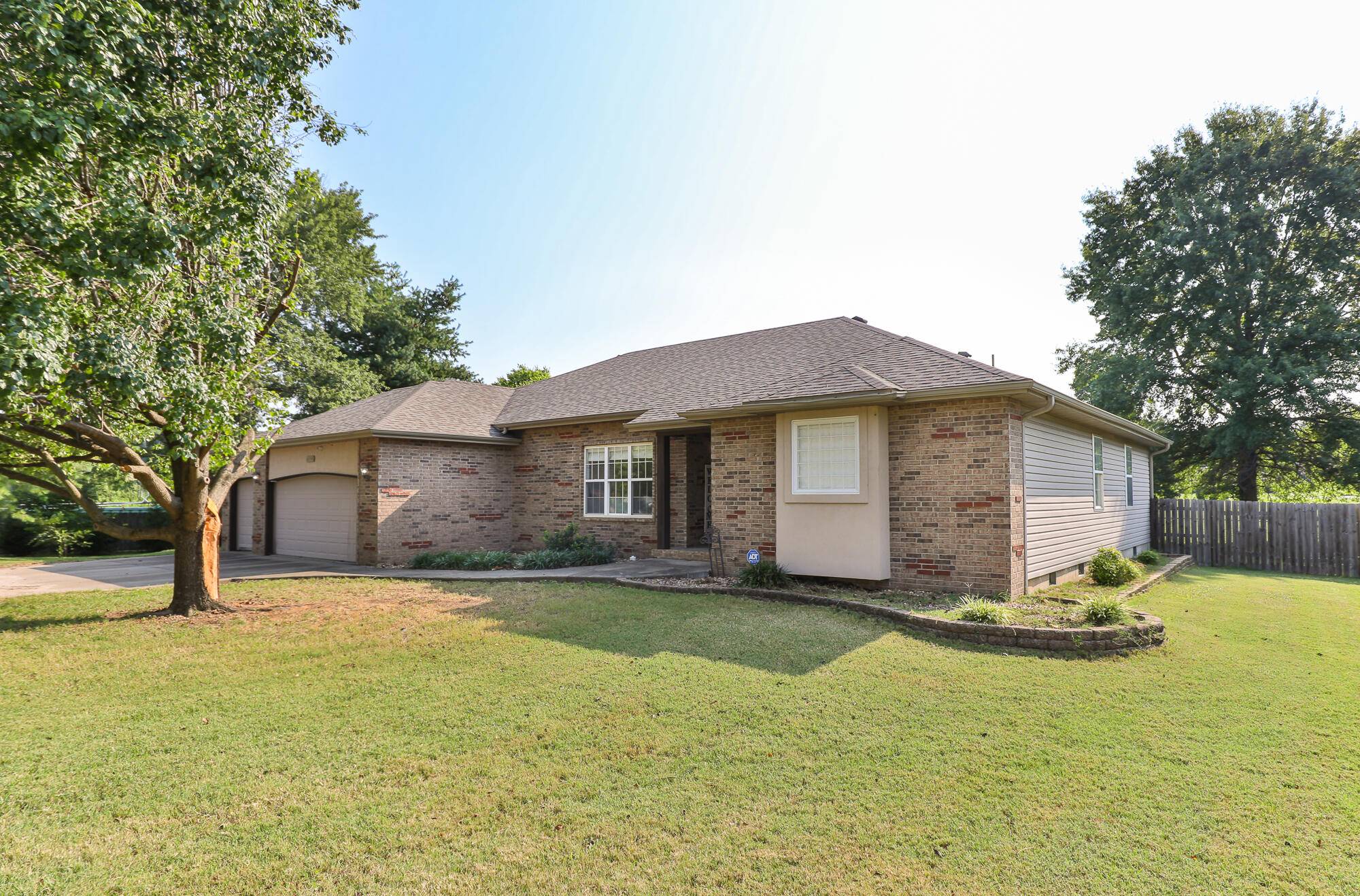 2098 N Preakness DR, Nixa, MO 65714