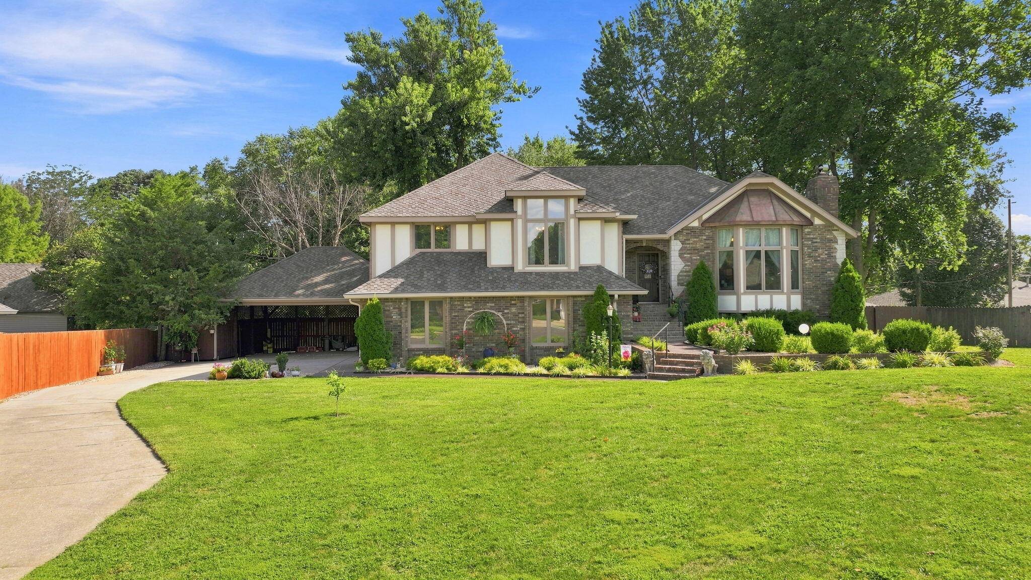 862 W Kingsway DR, Springfield, MO 65810