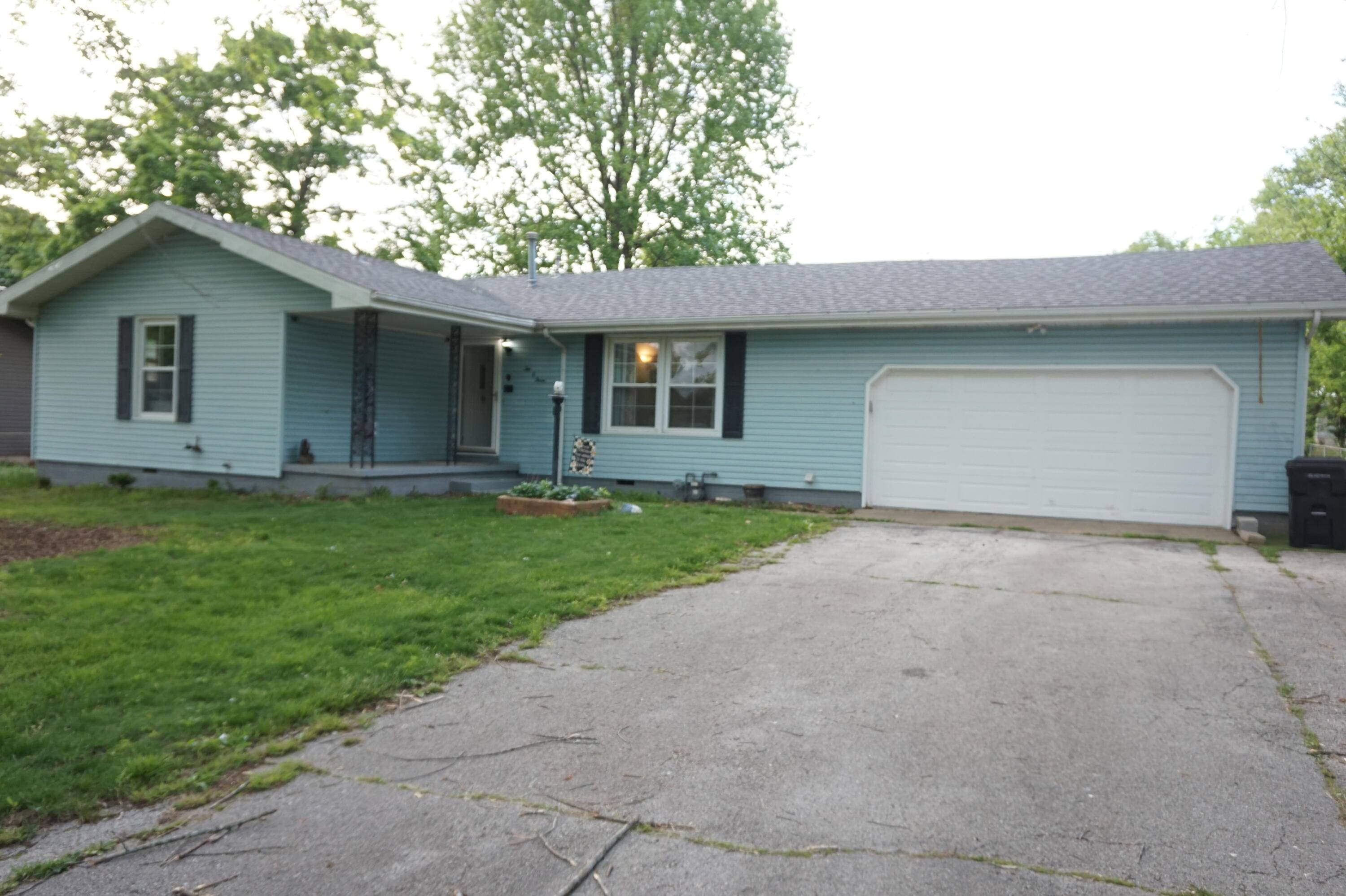 203 W King DR, Willard, MO 65781
