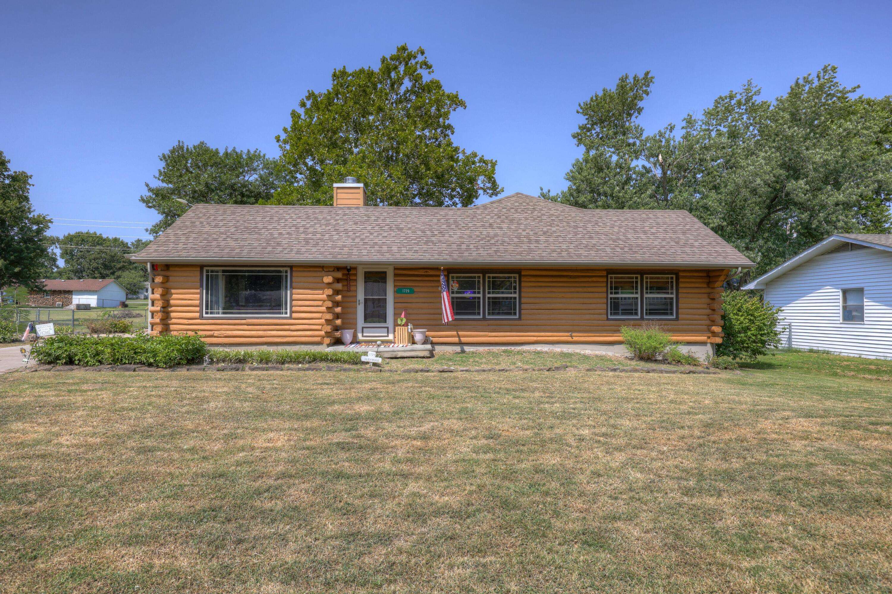 1729 Glenwood PL, Carthage, MO 64836