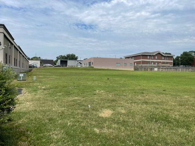 835 N Campbell AVE, Springfield, MO 65802
