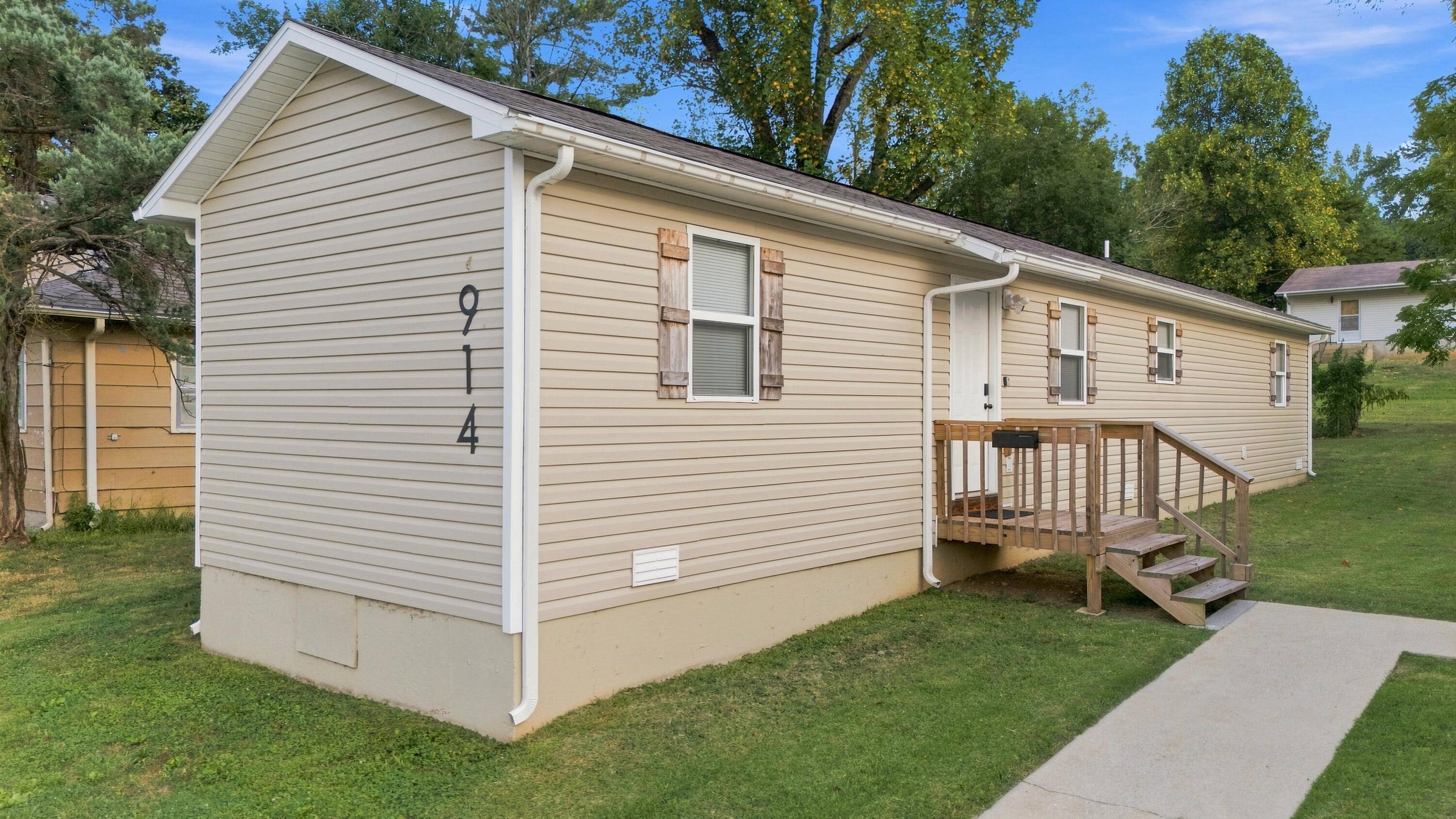 914 Renfrow AVE, West Plains, MO 65775