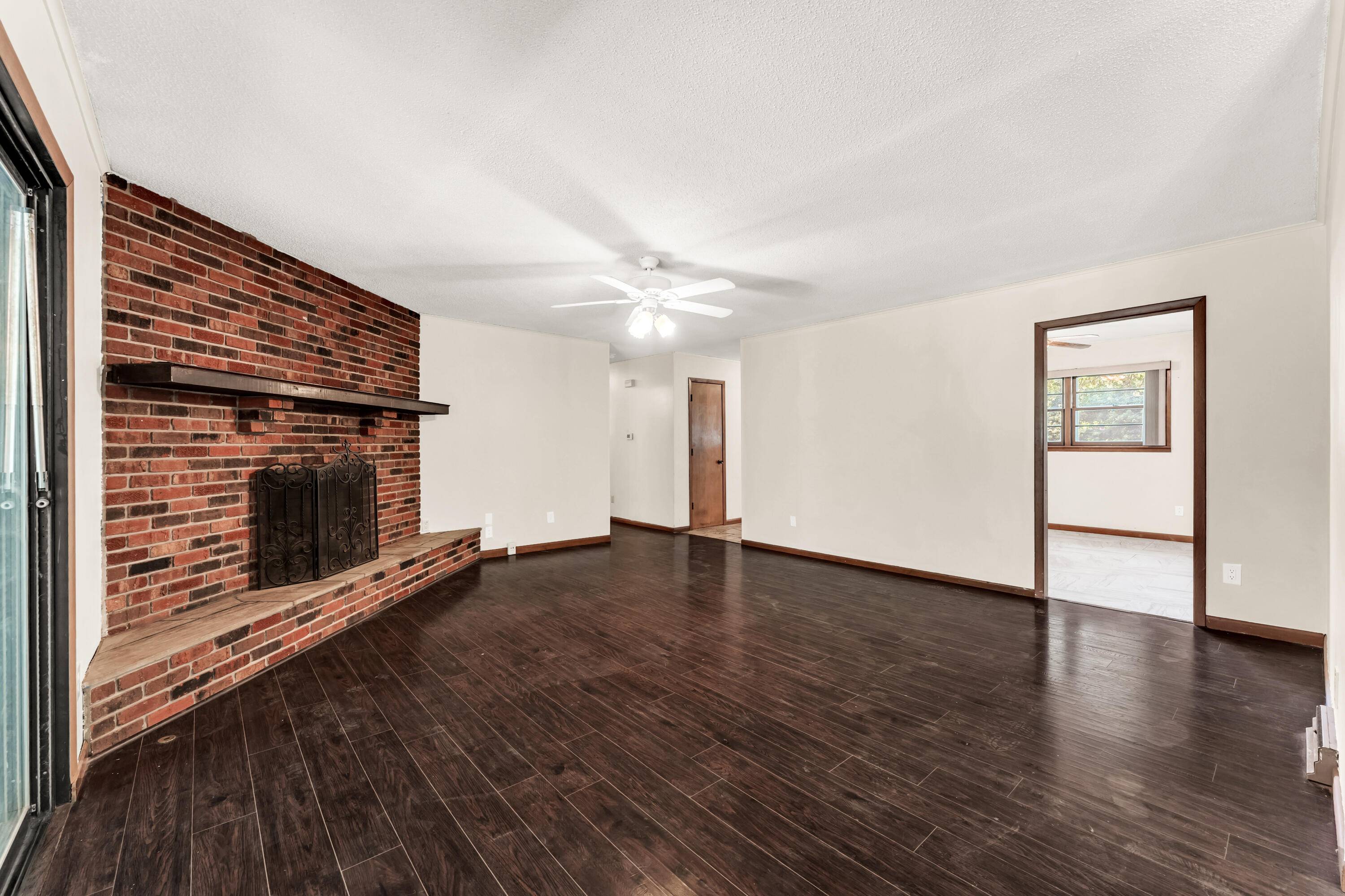 1543 E Glenwood ST, Springfield, MO 65804