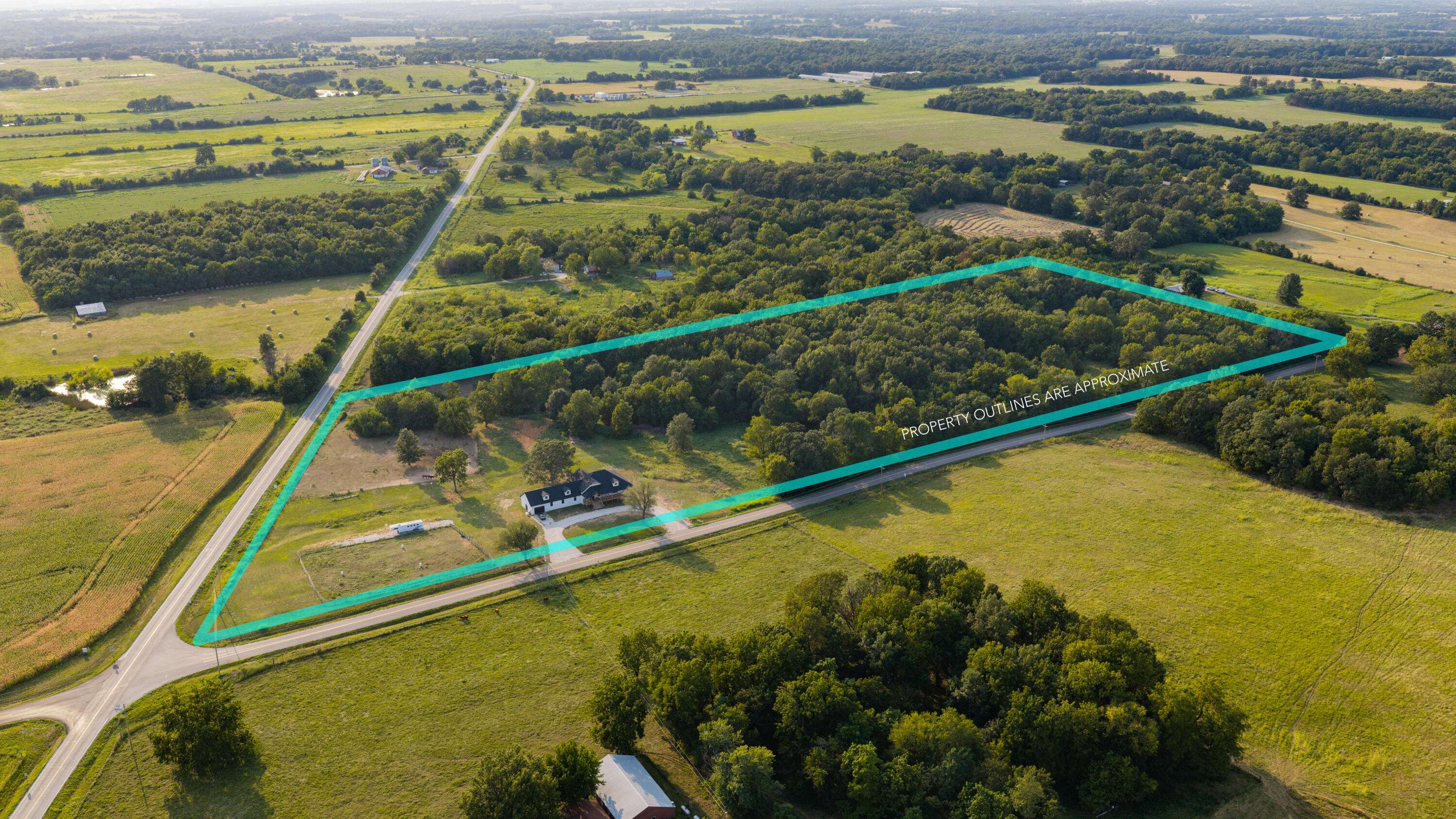 643 Route Ff, Everton, MO 65646