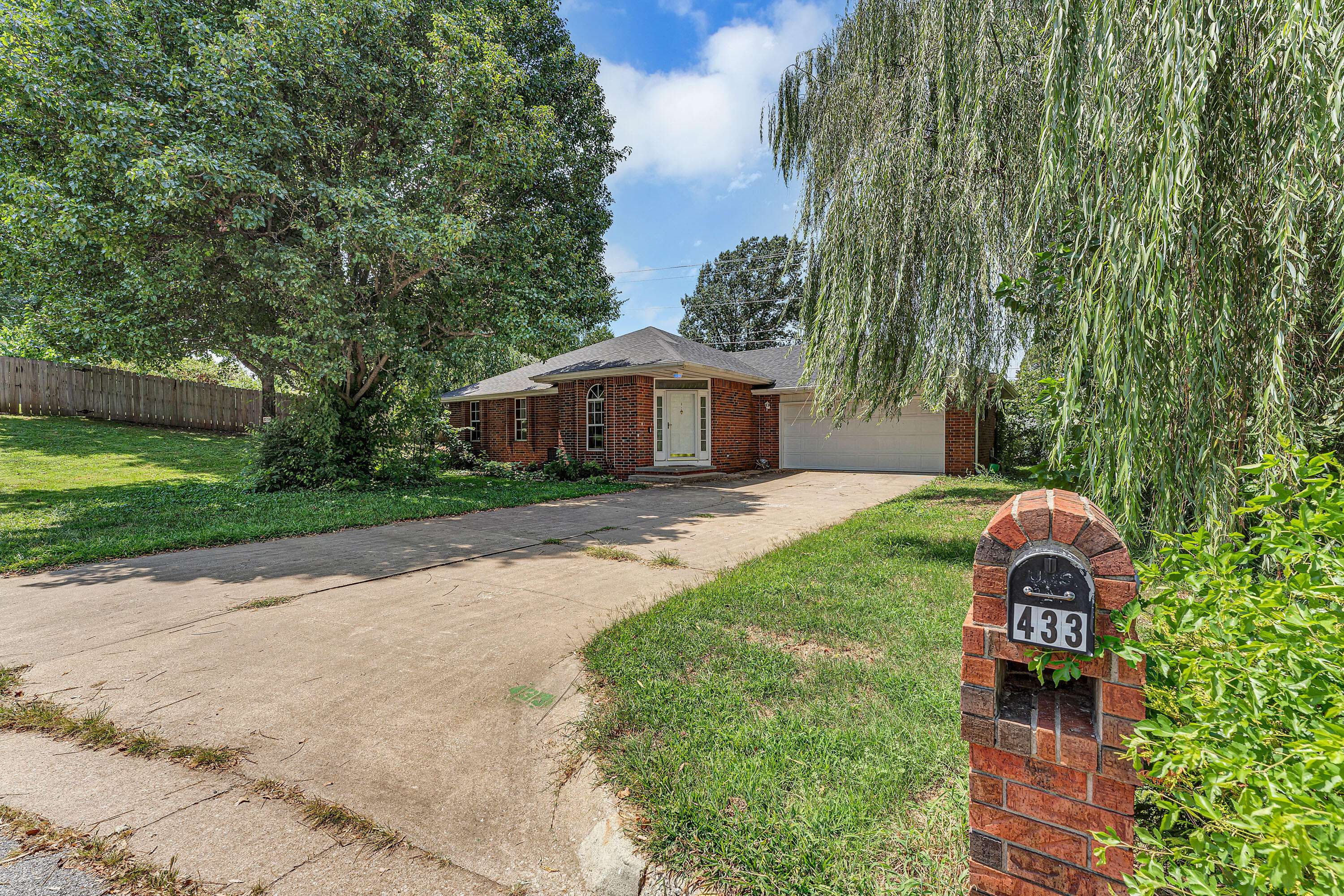 433 S Devonshire ST, Nixa, MO 65714