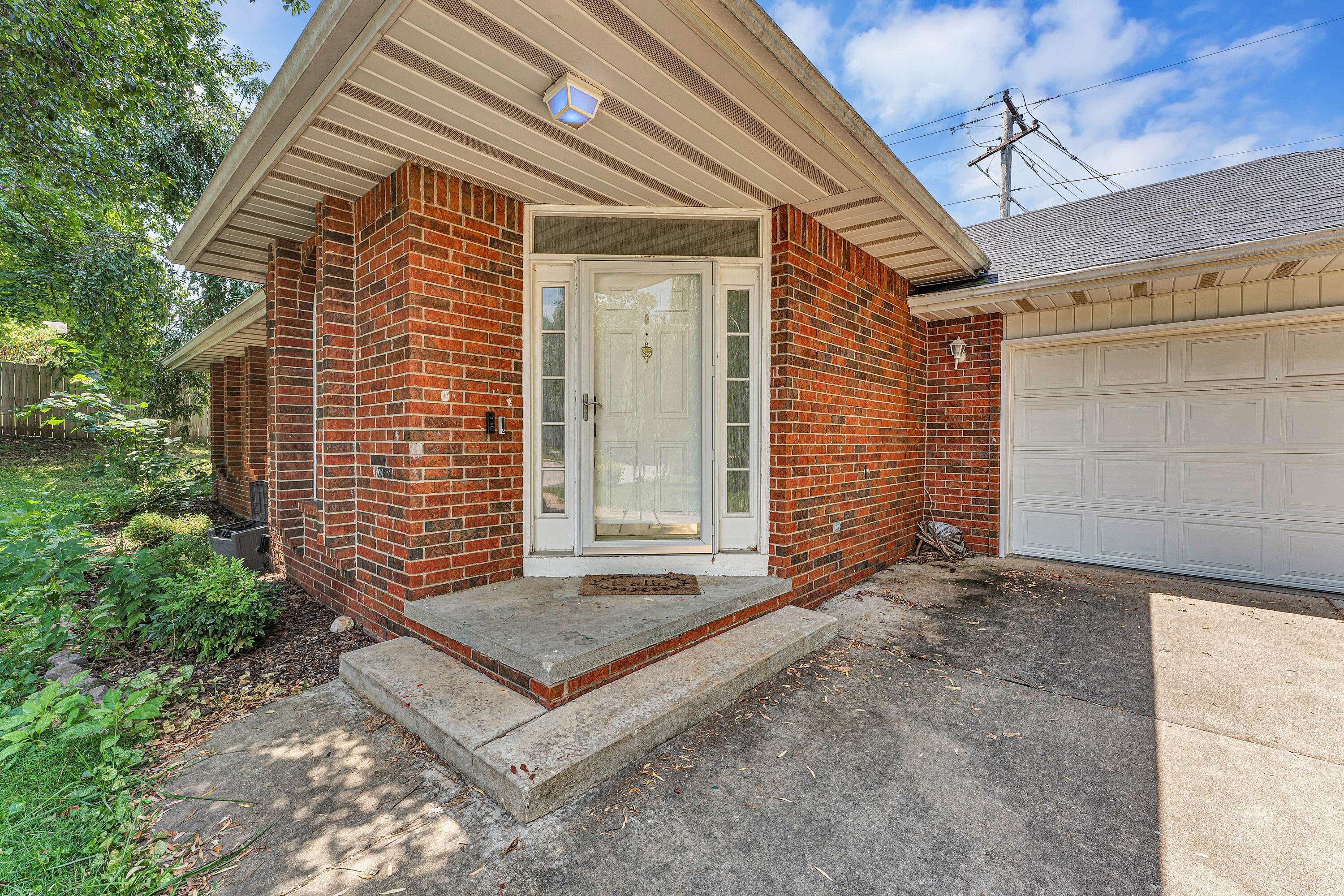 433 S Devonshire ST, Nixa, MO 65714