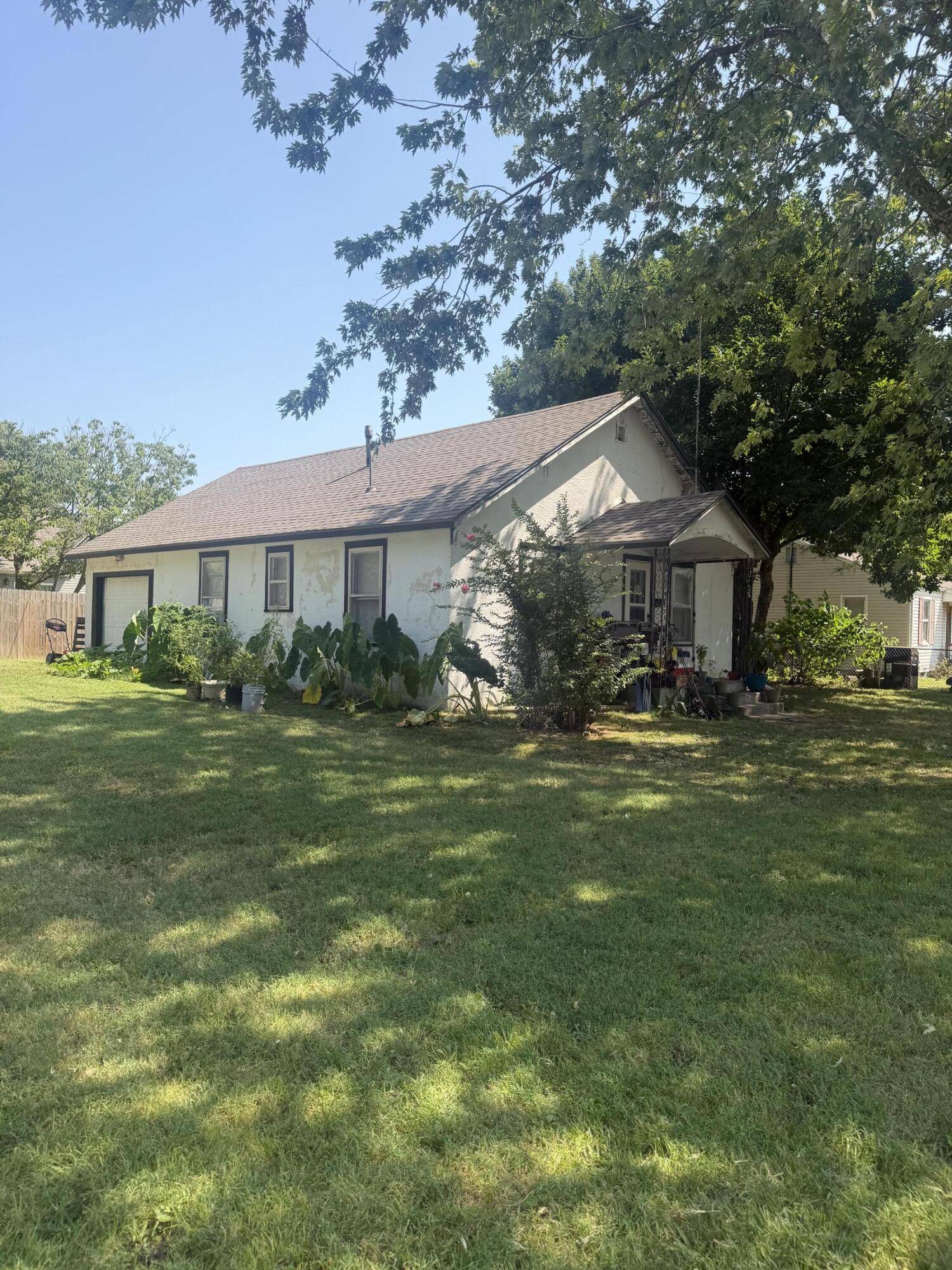 403 E Highland ST, Aurora, MO 65605