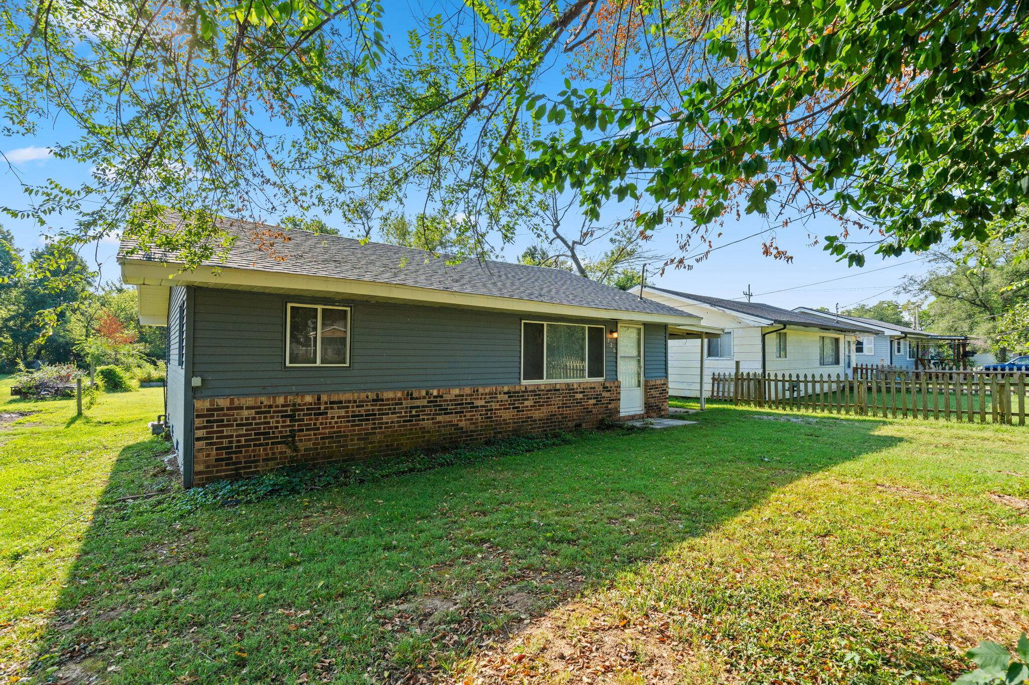 726 N Glenn AVE, Springfield, MO 65803