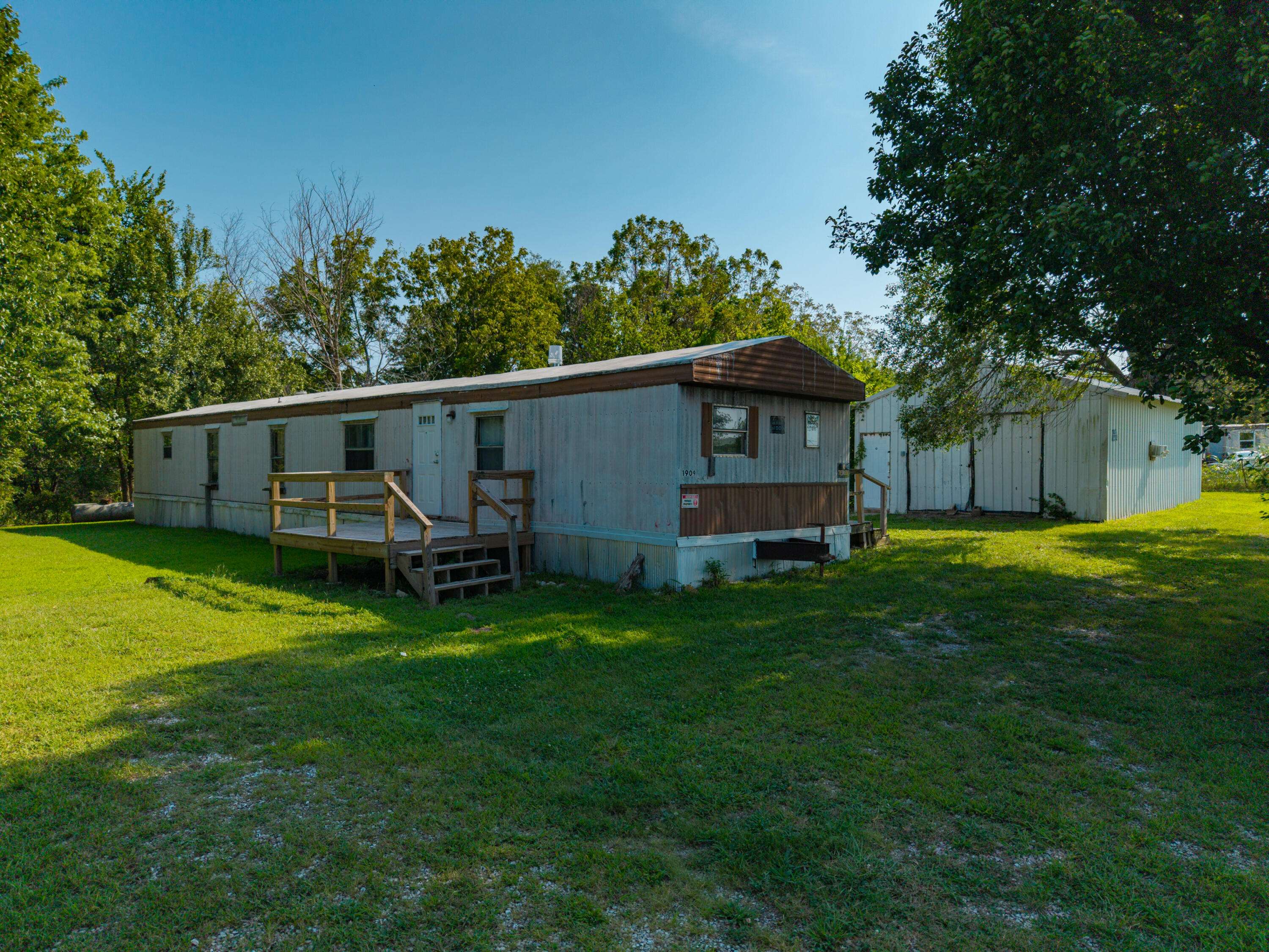 1909 E 505th RD, Halfway, MO 65663