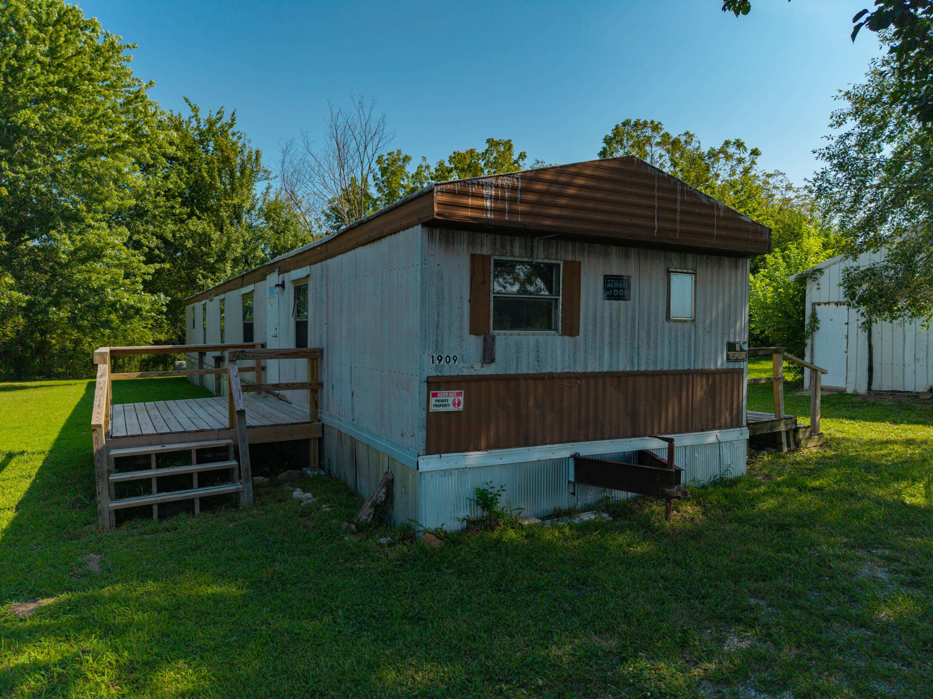 1909 E 505th RD, Halfway, MO 65663