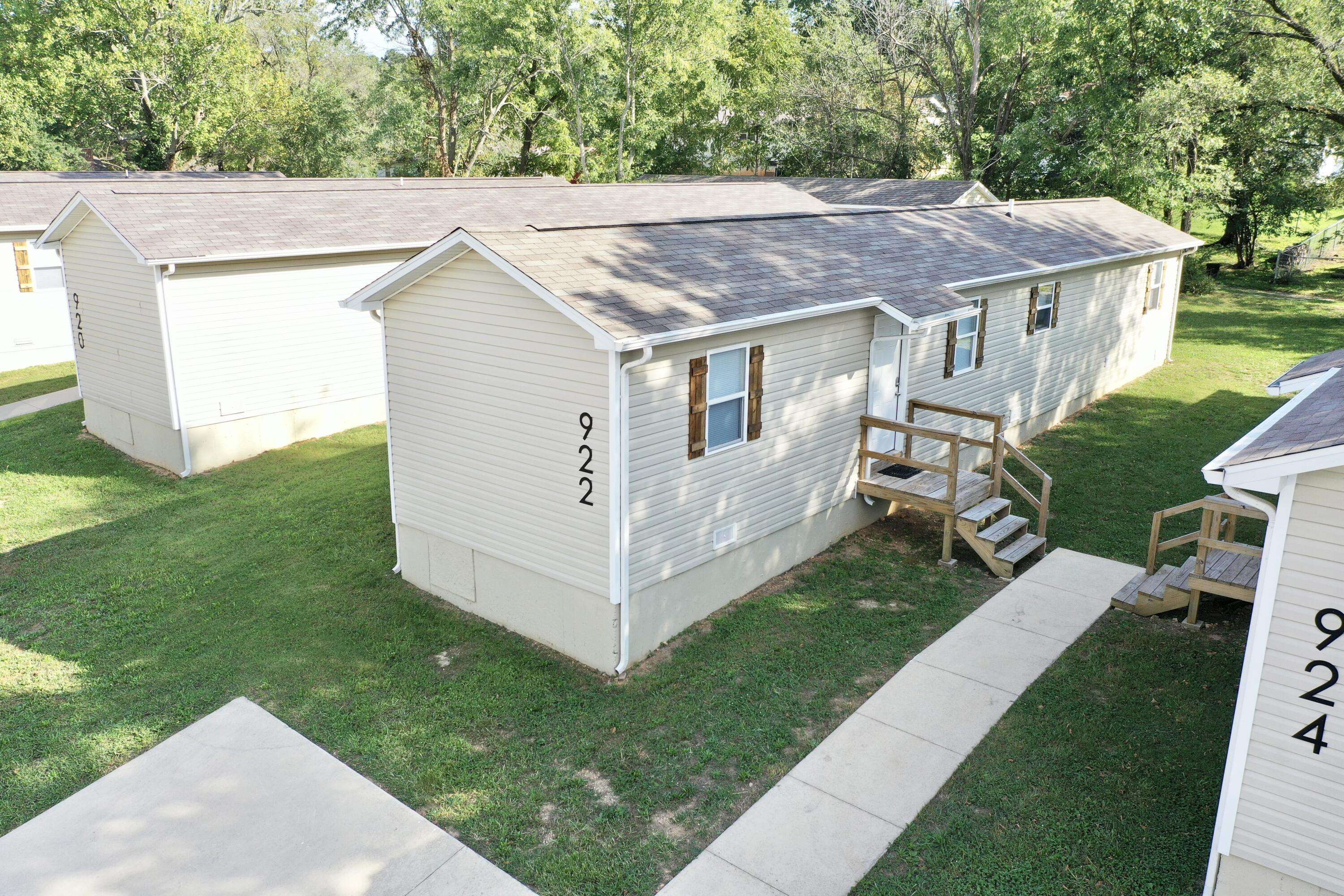 922 & 924 Renfrow AVE, West Plains, MO 65775