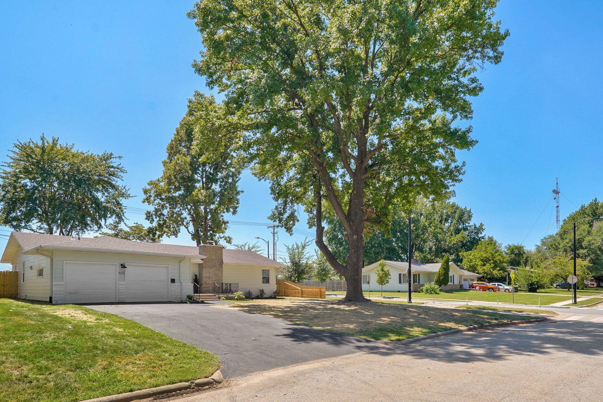 652 W University ST, Springfield, MO 65807