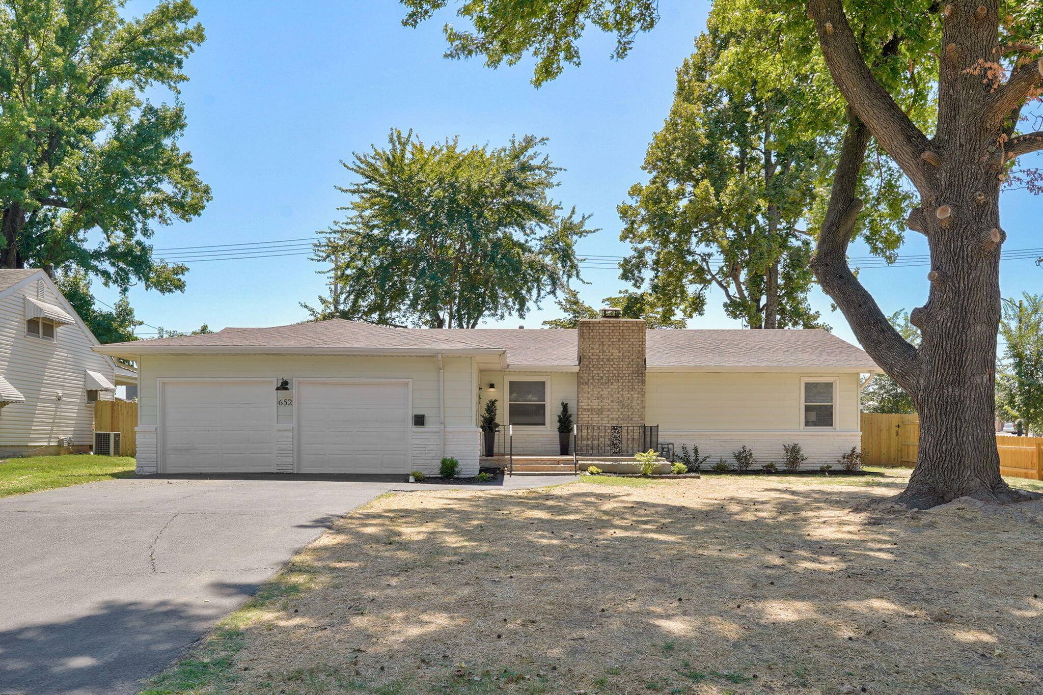 652 W University ST, Springfield, MO 65807