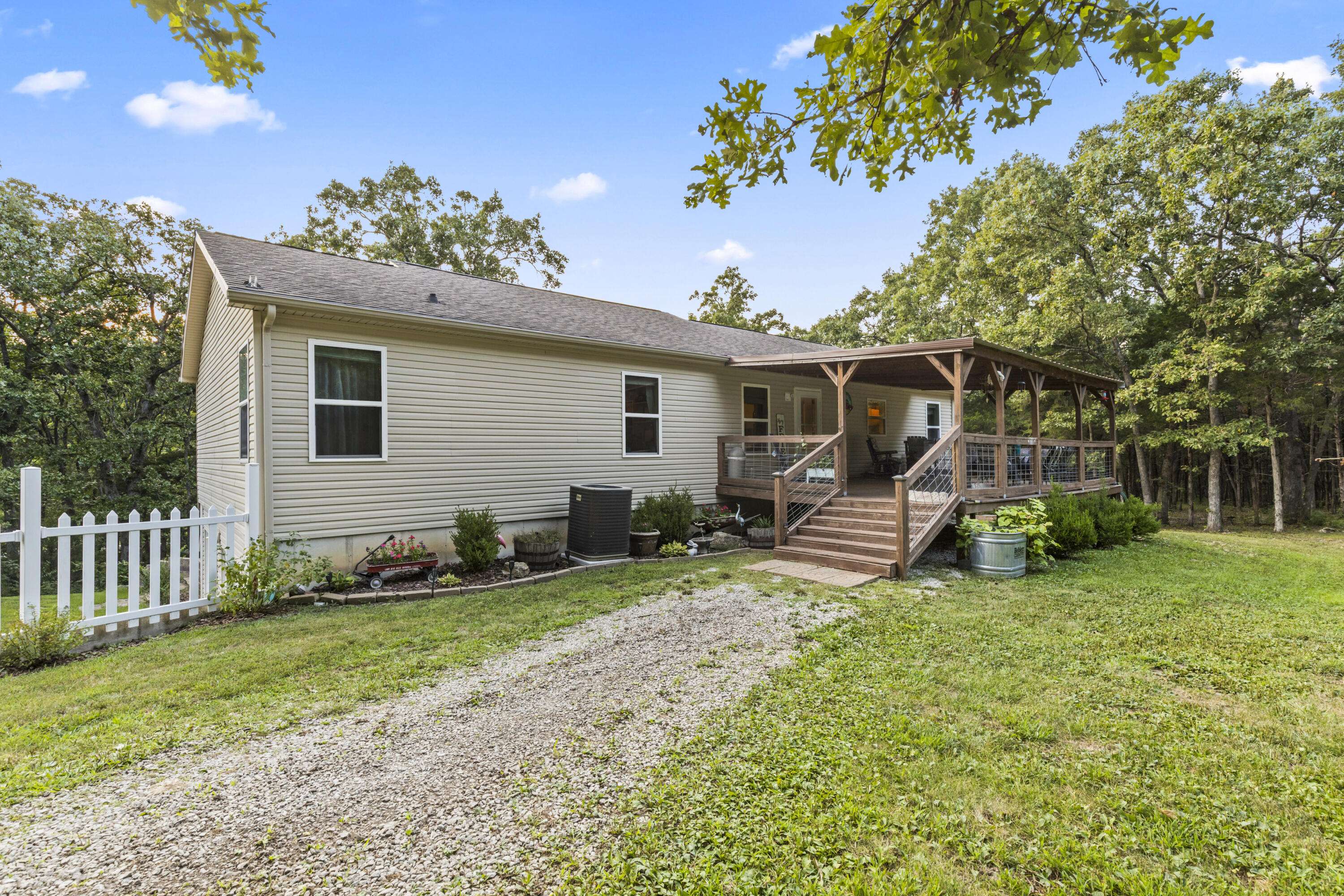 18275 New Hermitage DR, Hermitage, MO 65668