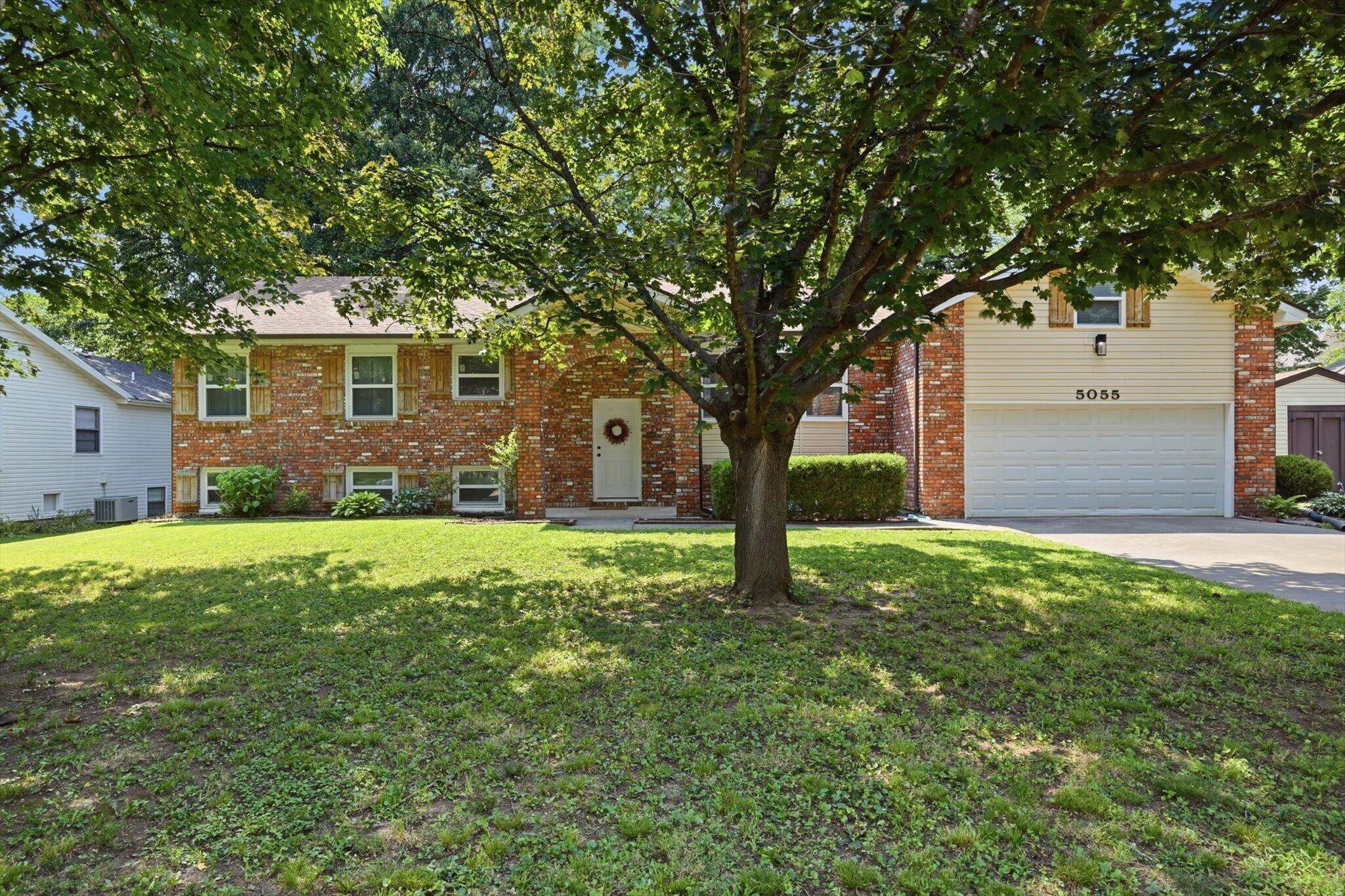 5055 S Walnut Hill RD, Springfield, MO 65810