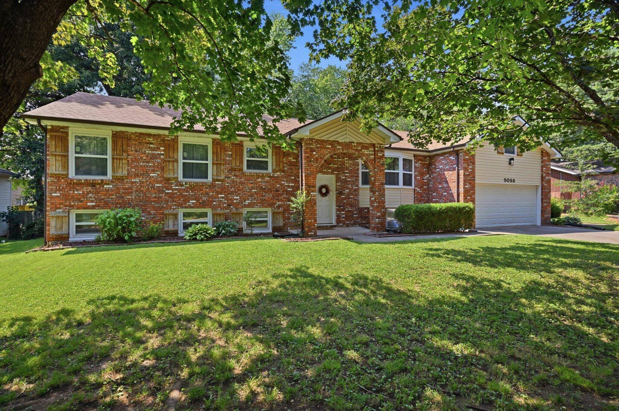 5055 S Walnut Hill RD, Springfield, MO 65810