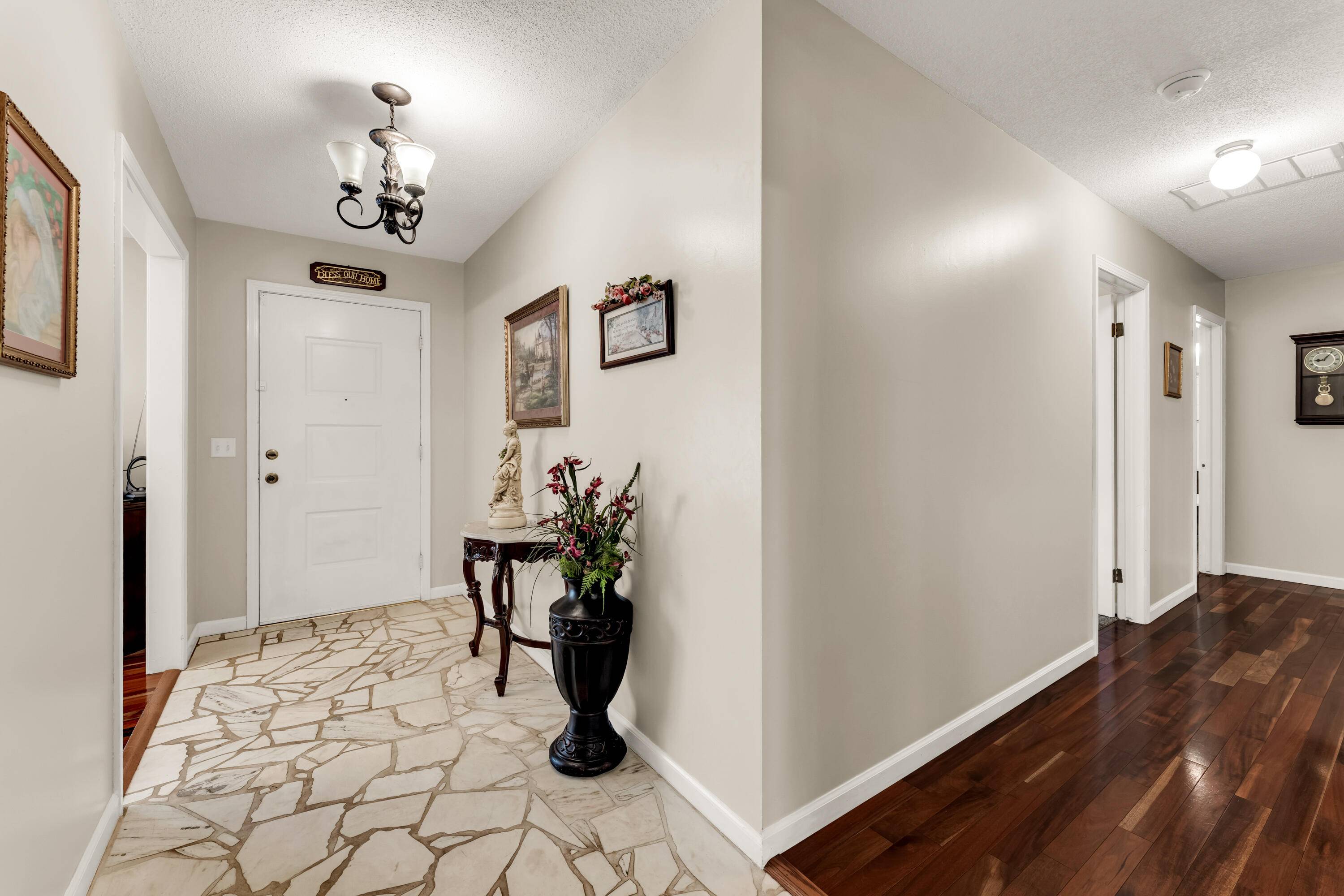 1512 E Walnut Lawn ST, Springfield, MO 65804