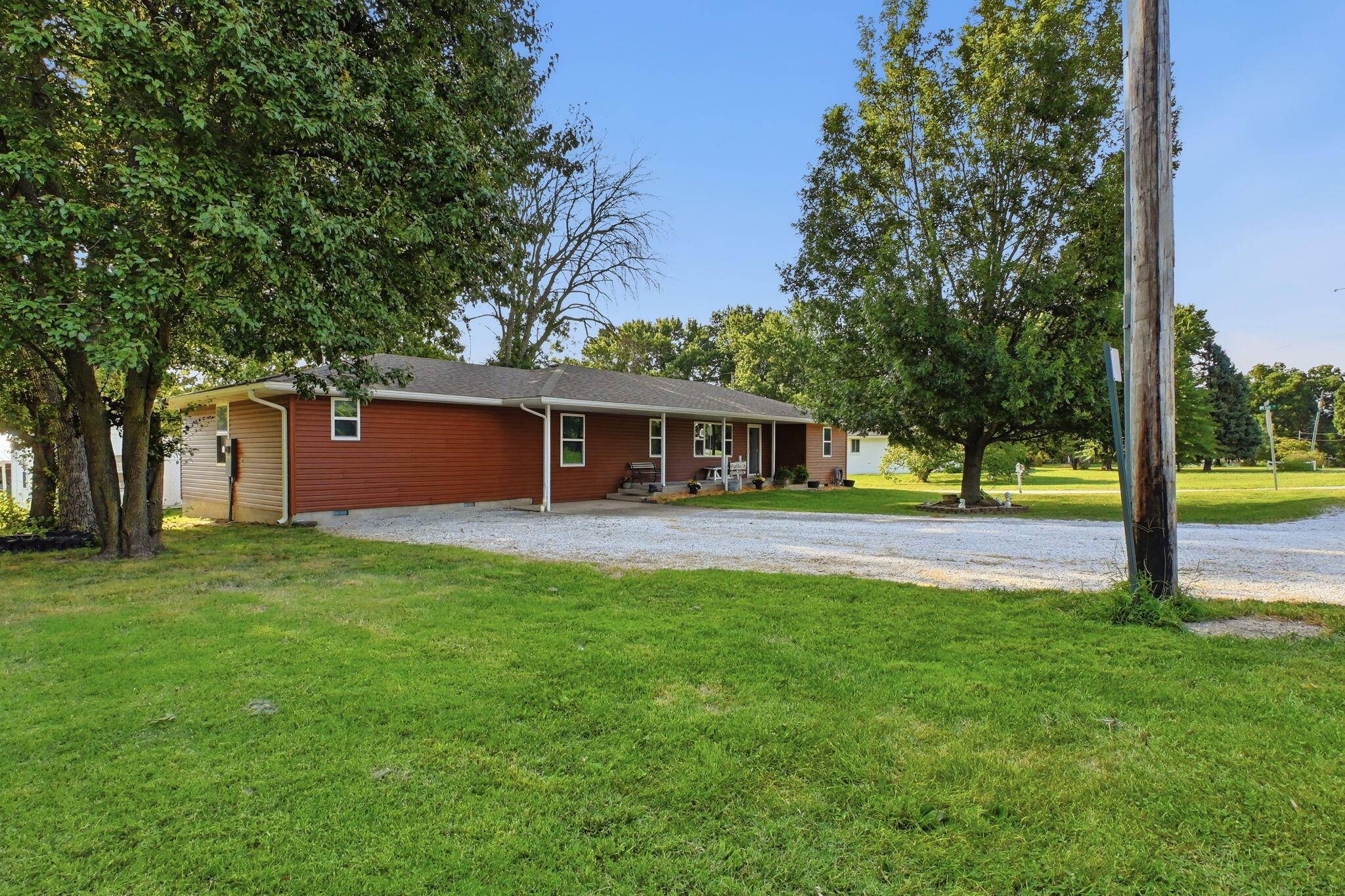 208 S Clompton ST, Dadeville, MO 65635