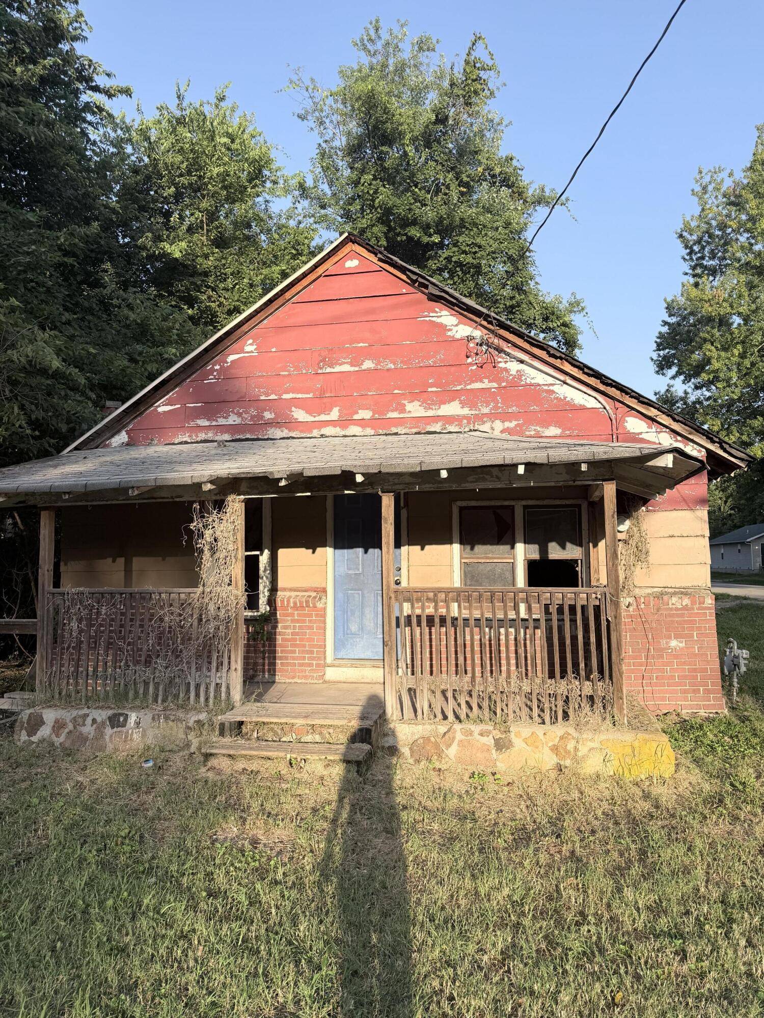 1847 N Hillcrest AVE, Springfield, MO 65802