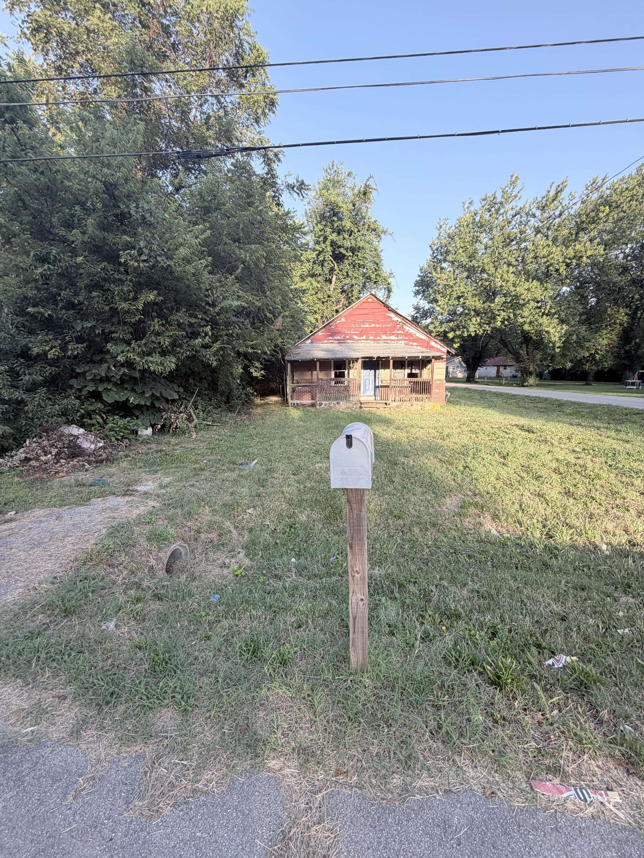 1847 N Hillcrest AVE, Springfield, MO 65802