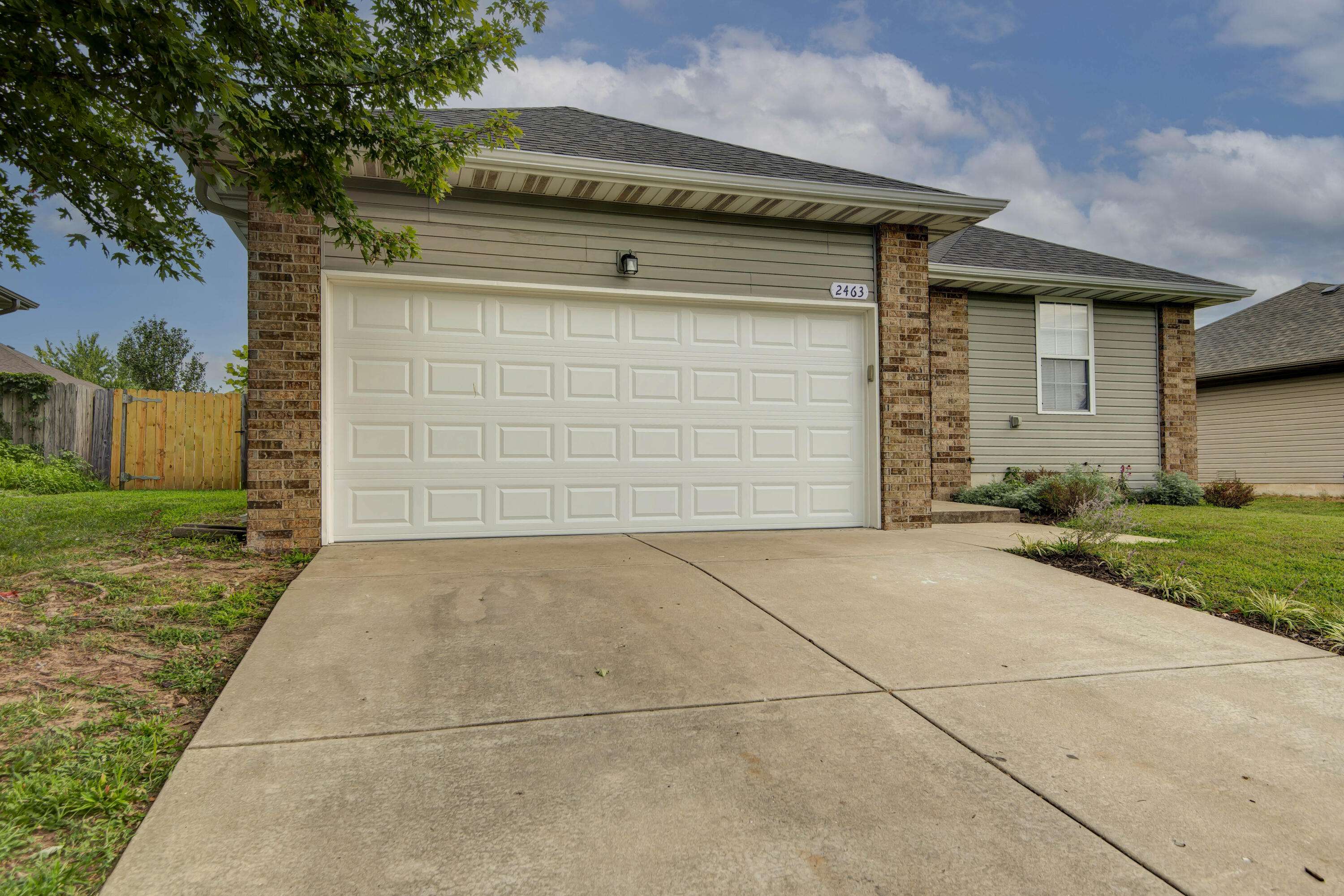 2463 W Cedar Creek DR, Springfield, MO 65803