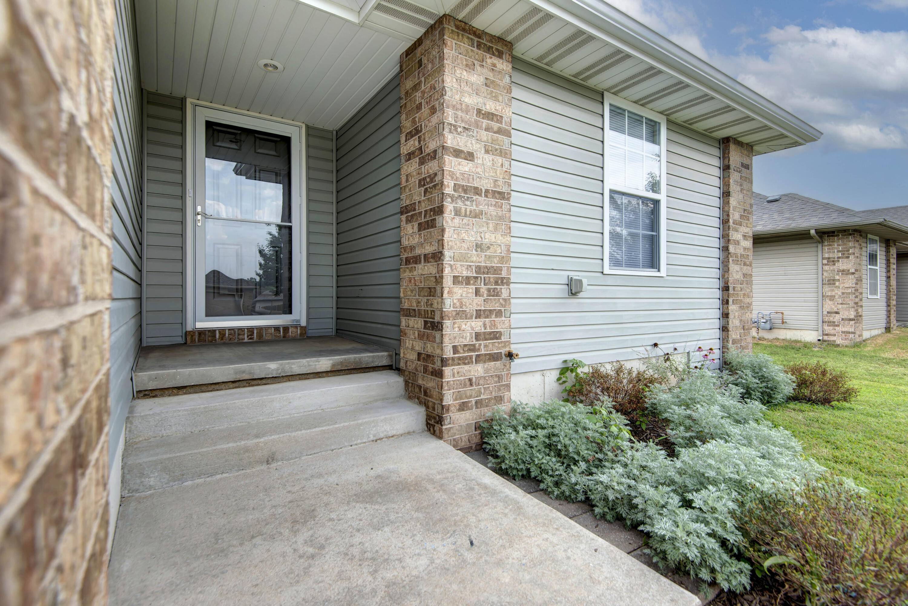 2463 W Cedar Creek DR, Springfield, MO 65803
