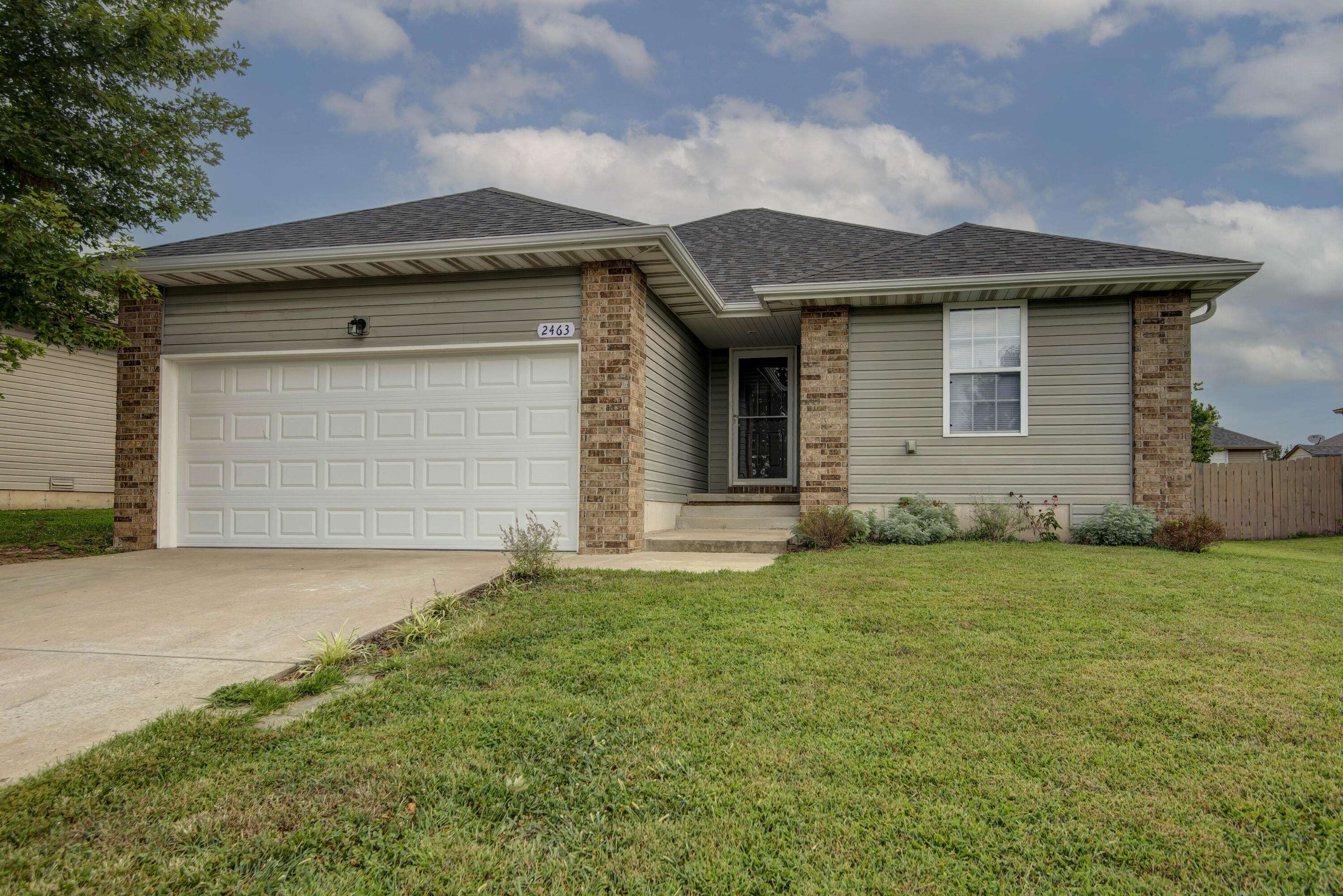 2463 W Cedar Creek DR, Springfield, MO 65803