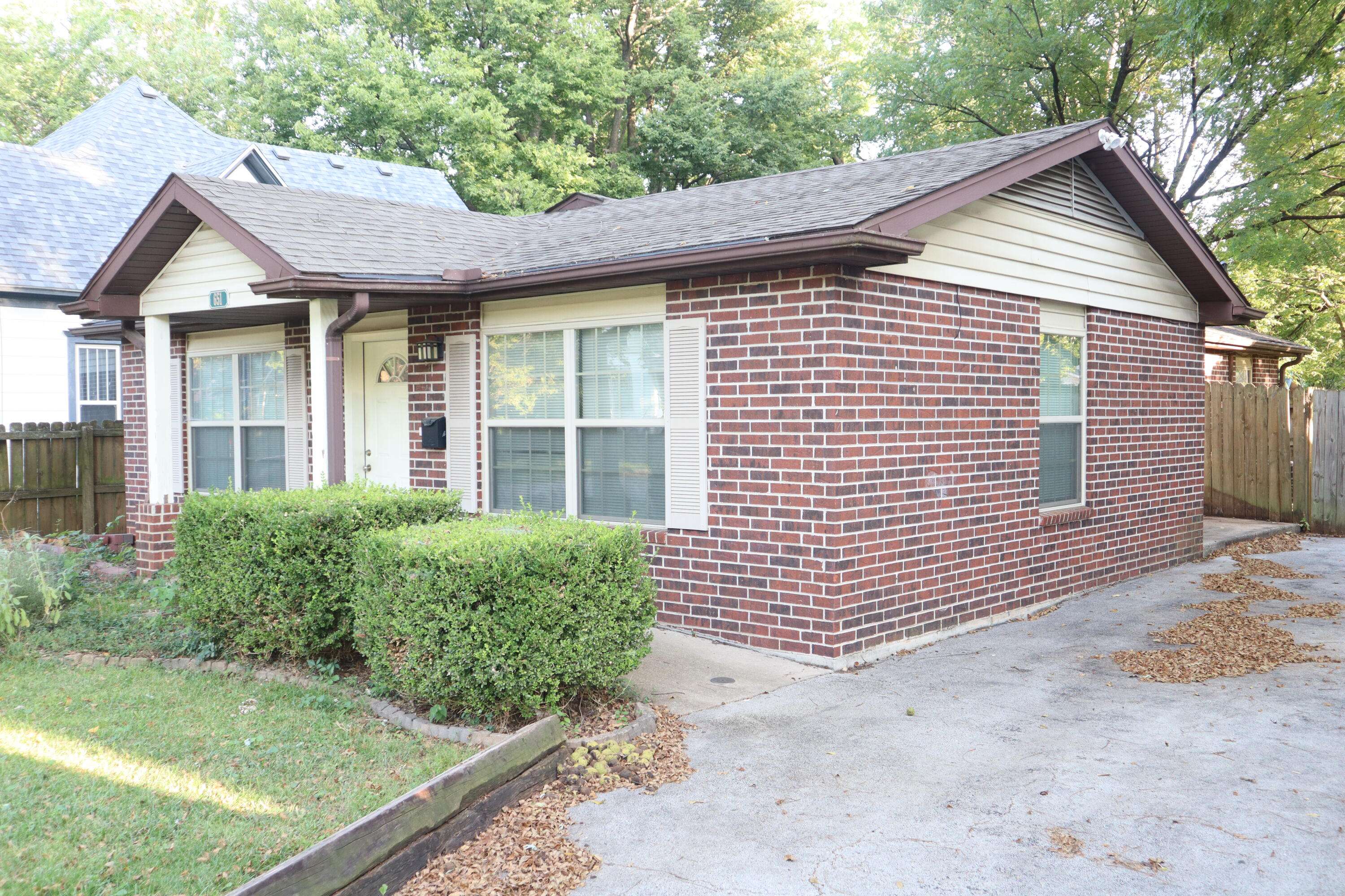 651 W Nichols ST, Springfield, MO 65802