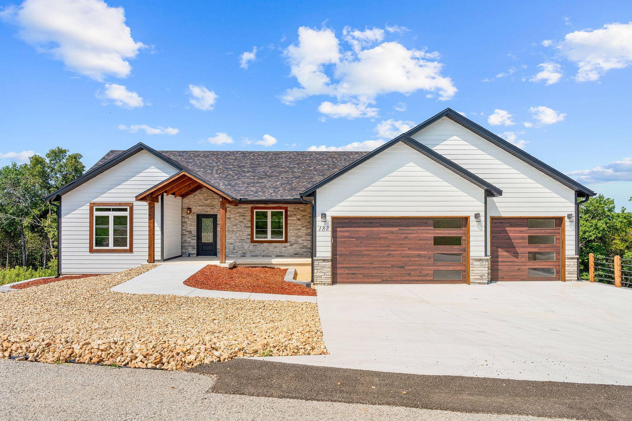 187 Silver Sunset LN, Kimberling City, MO 65686