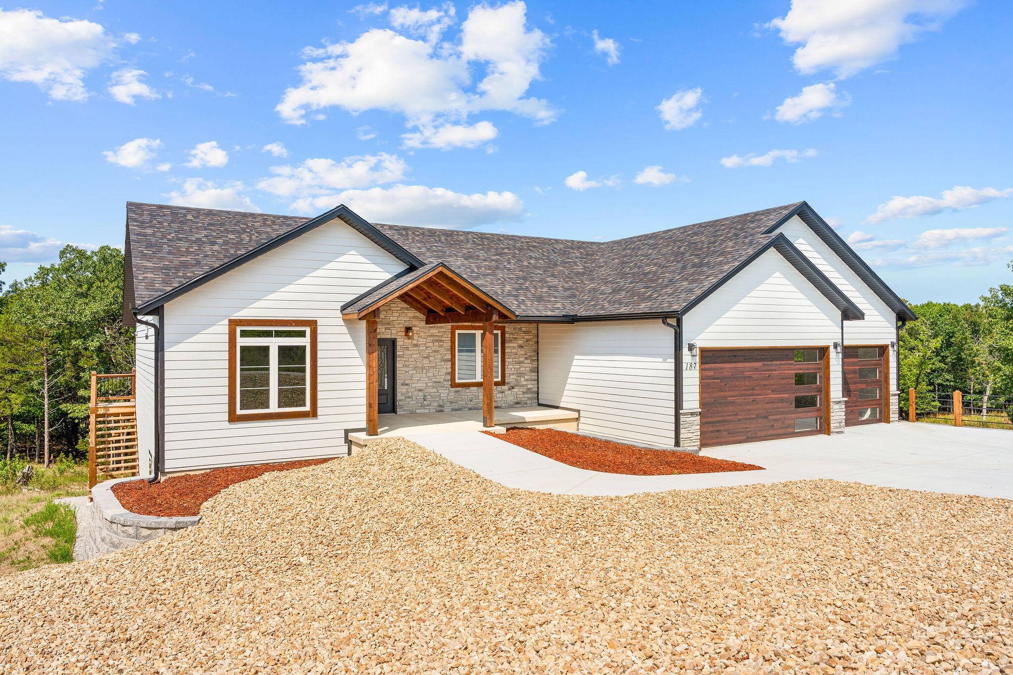 187 Silver Sunset LN, Kimberling City, MO 65686