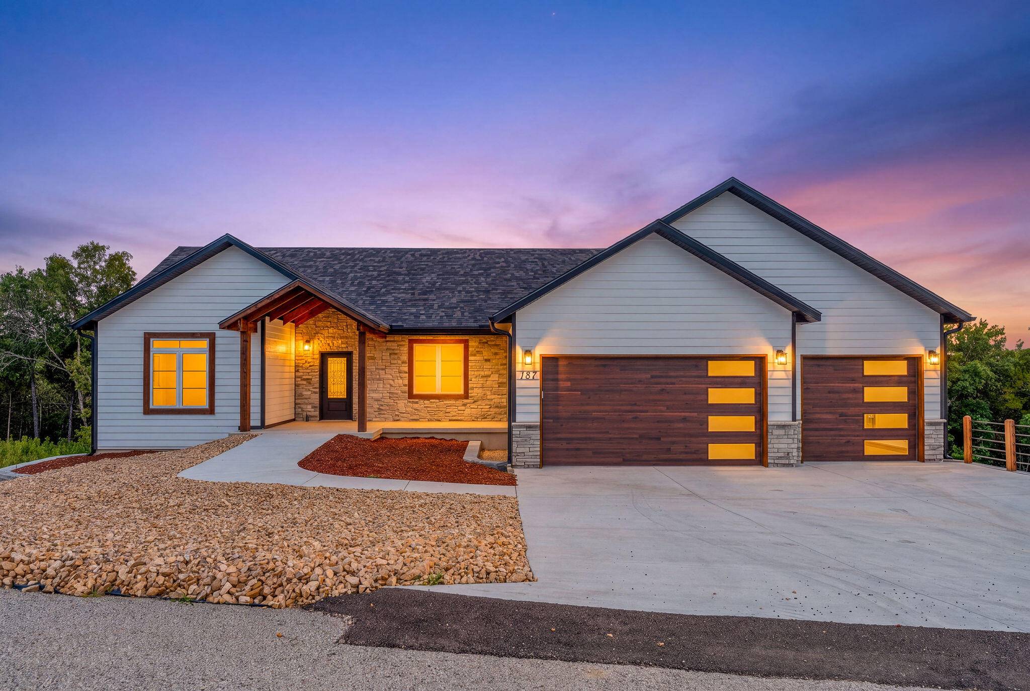 187 Silver Sunset LN, Kimberling City, MO 65686