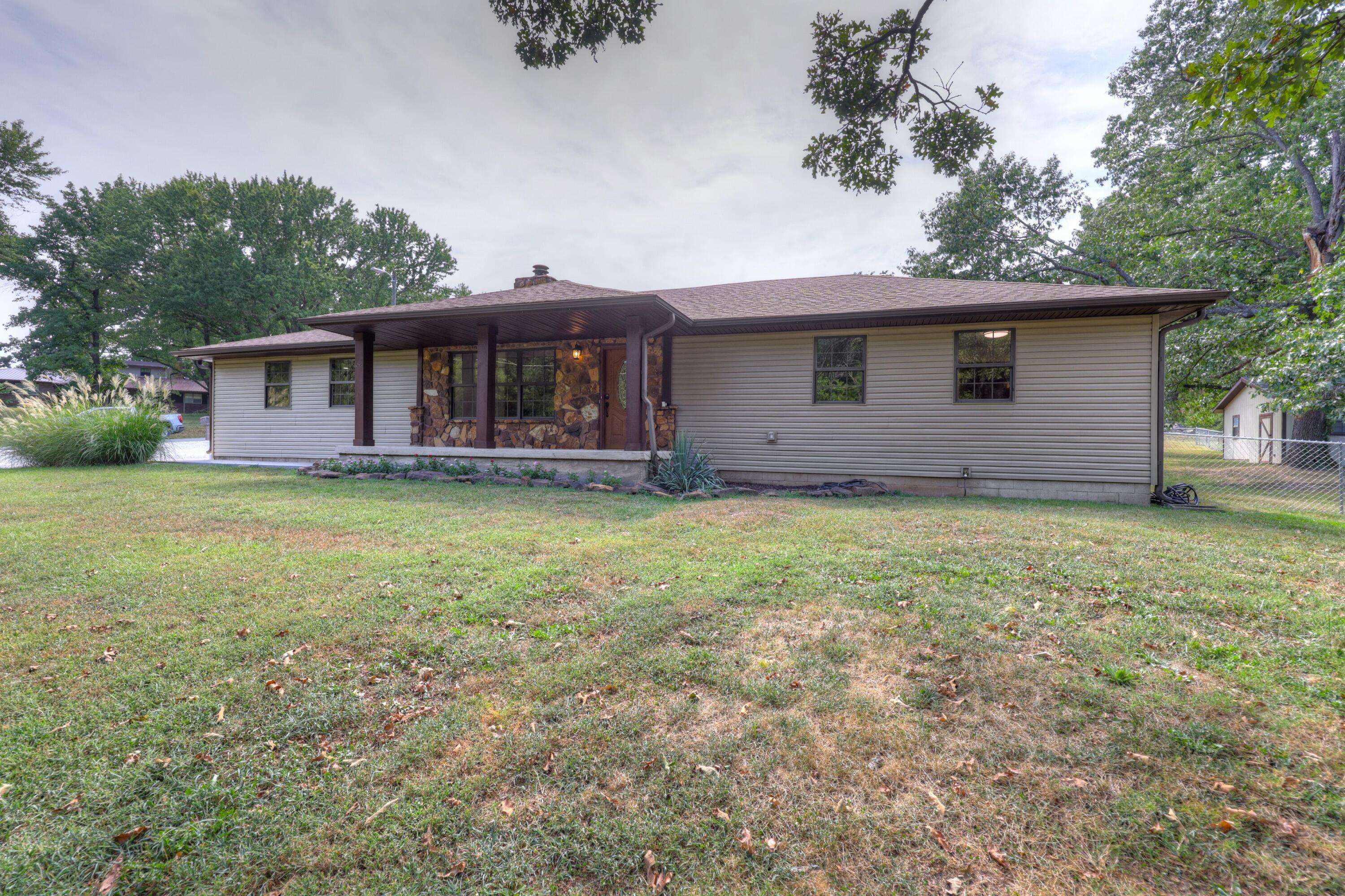 9003 Ginger LN, Carthage, MO 64836