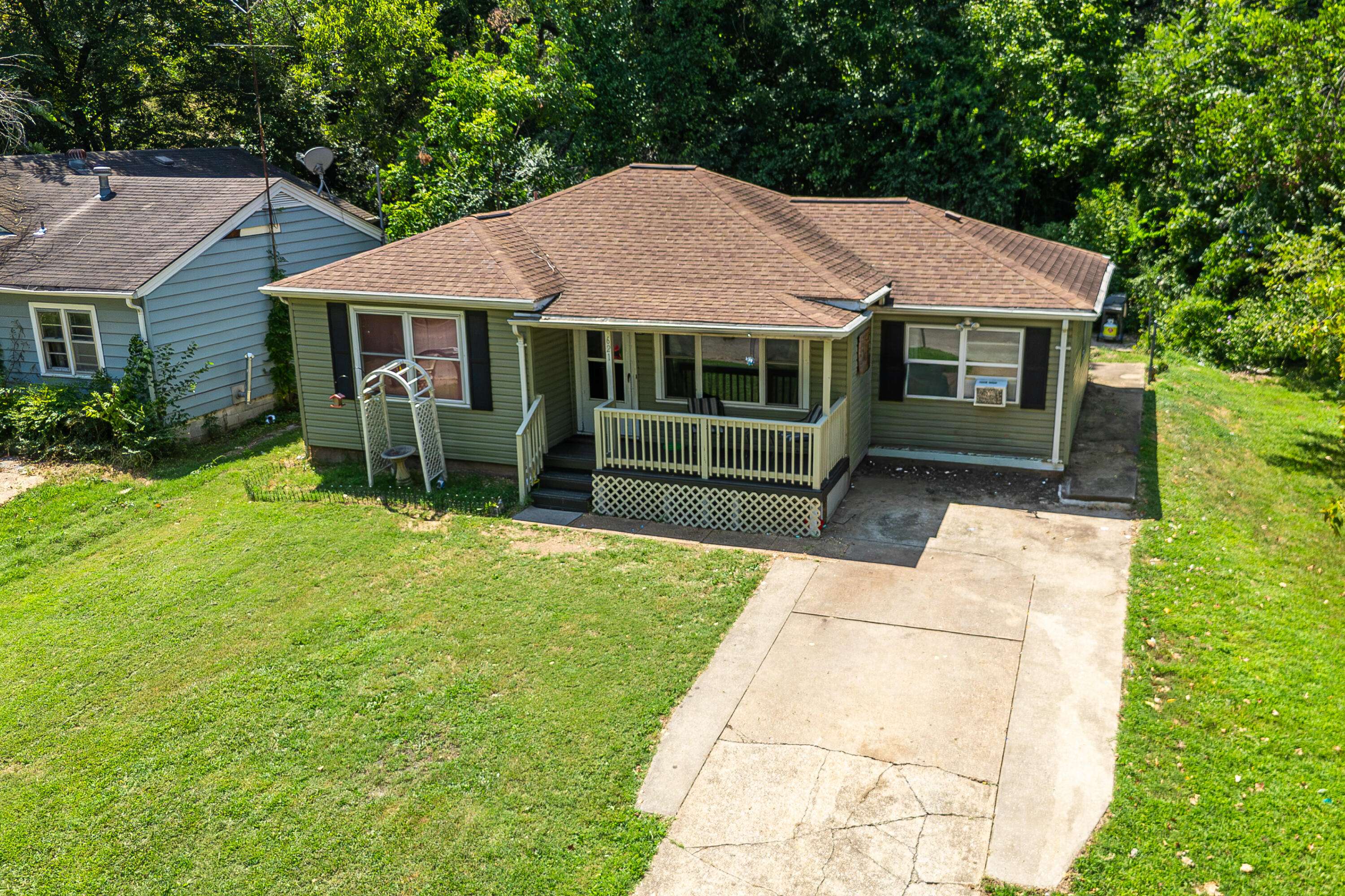 621 Eiserman AVE, Branson, MO 65616