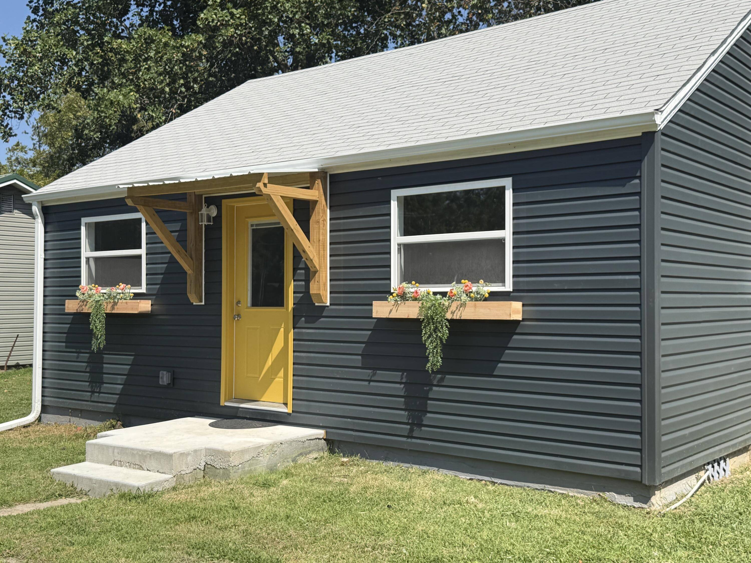 400 W Clouse ST, Mountain Grove, MO 65711