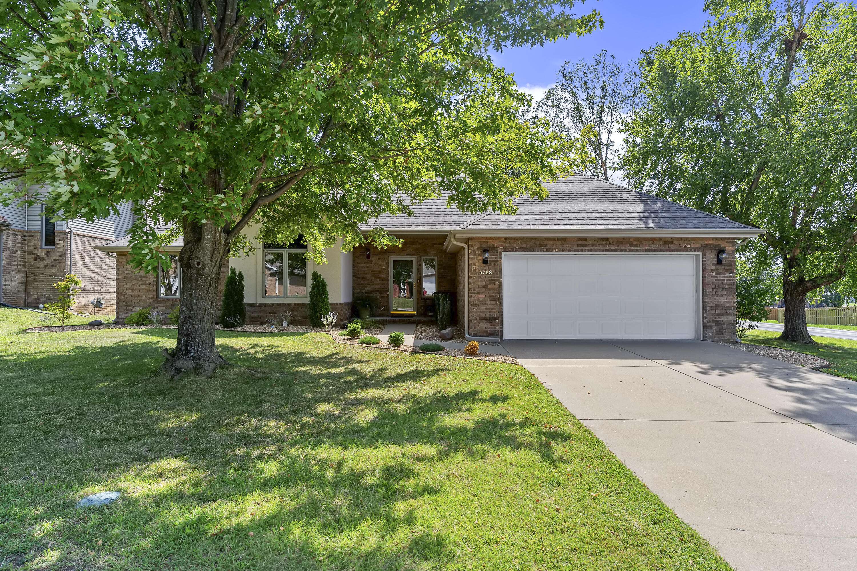 5788 S Nettleton AVE, Springfield, MO 65810