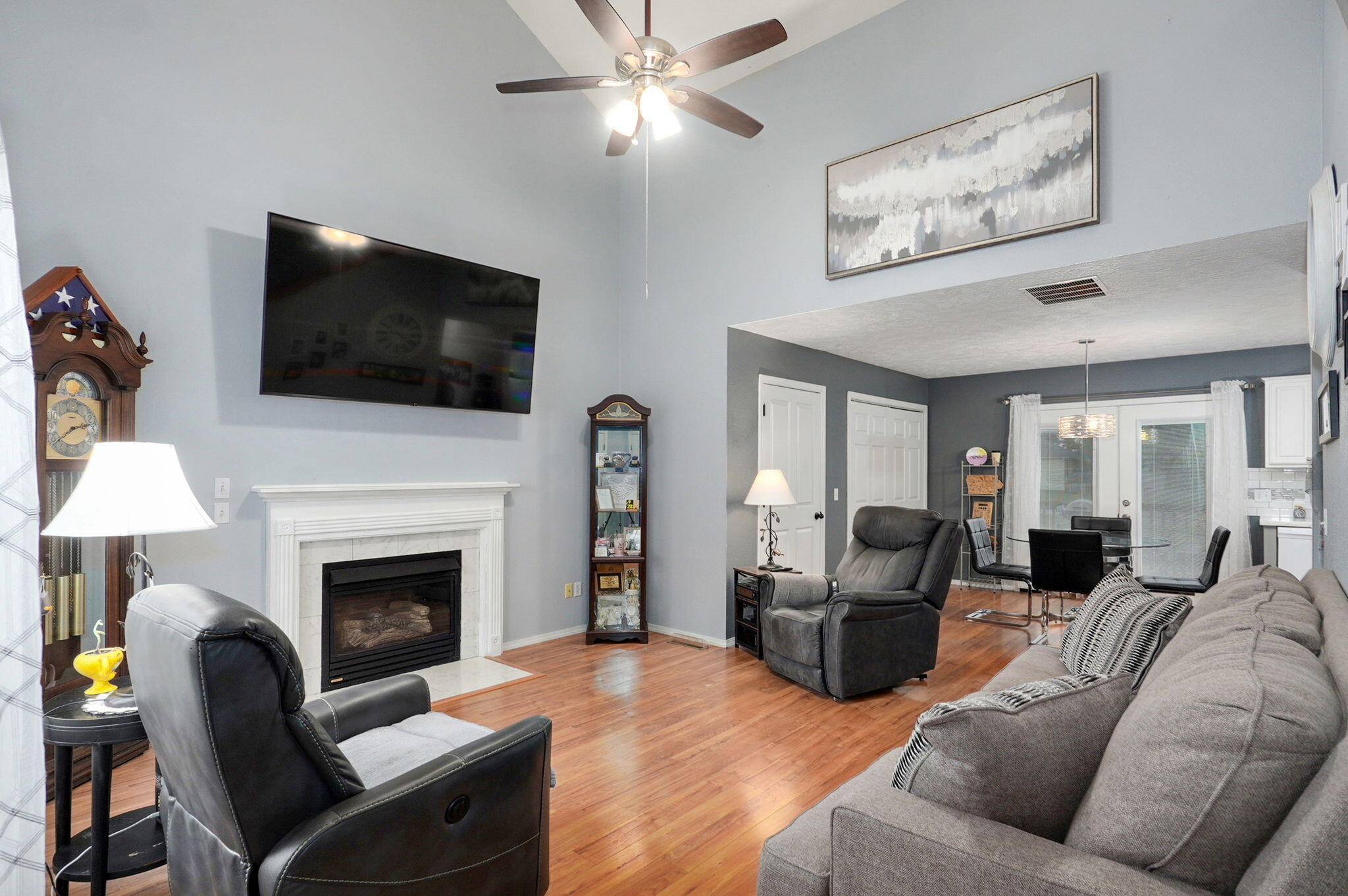 801 S Creekwood CT, Nixa, MO 65714