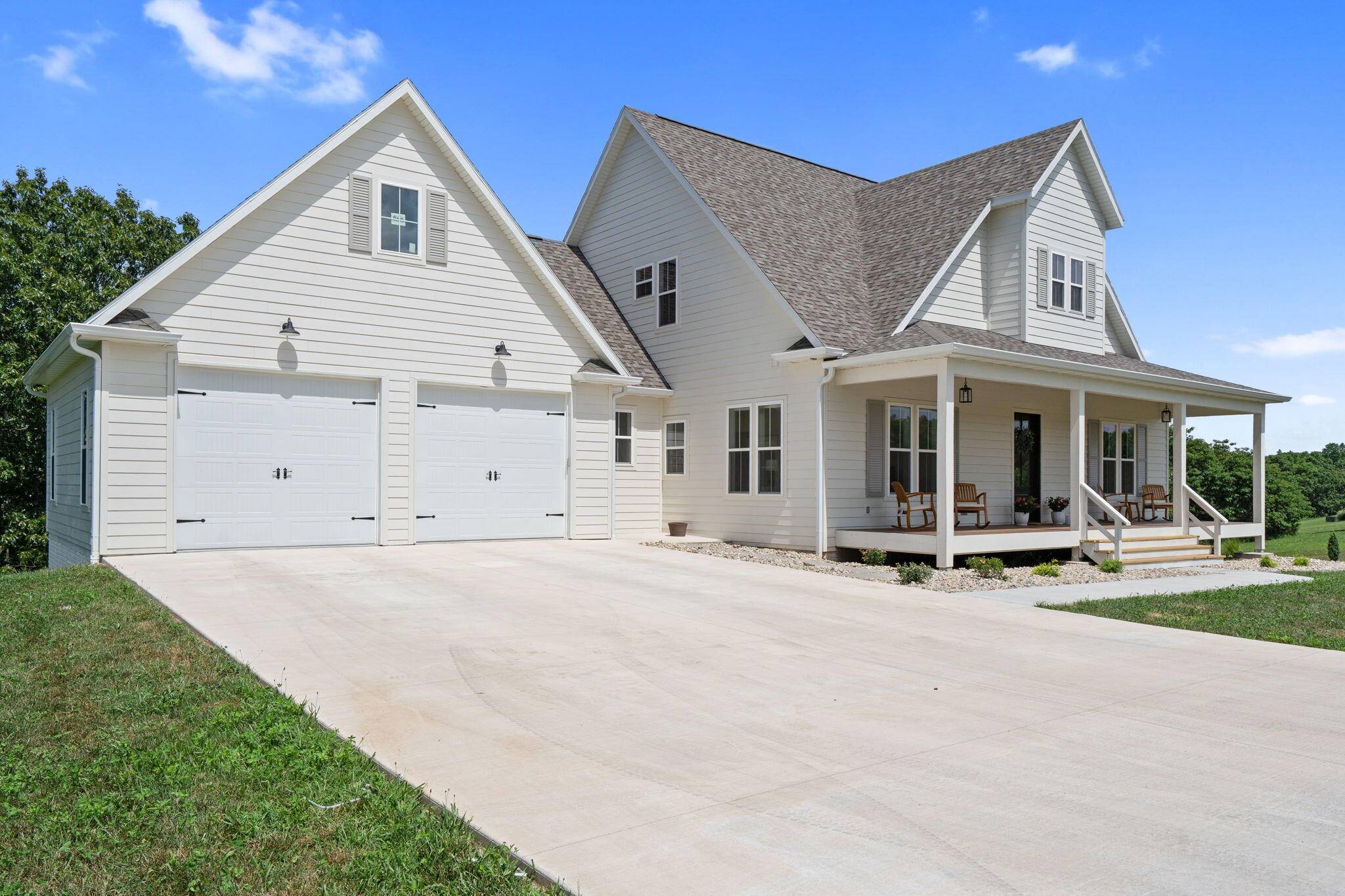893 Hidden Springs LN, Reeds Spring, MO 65737