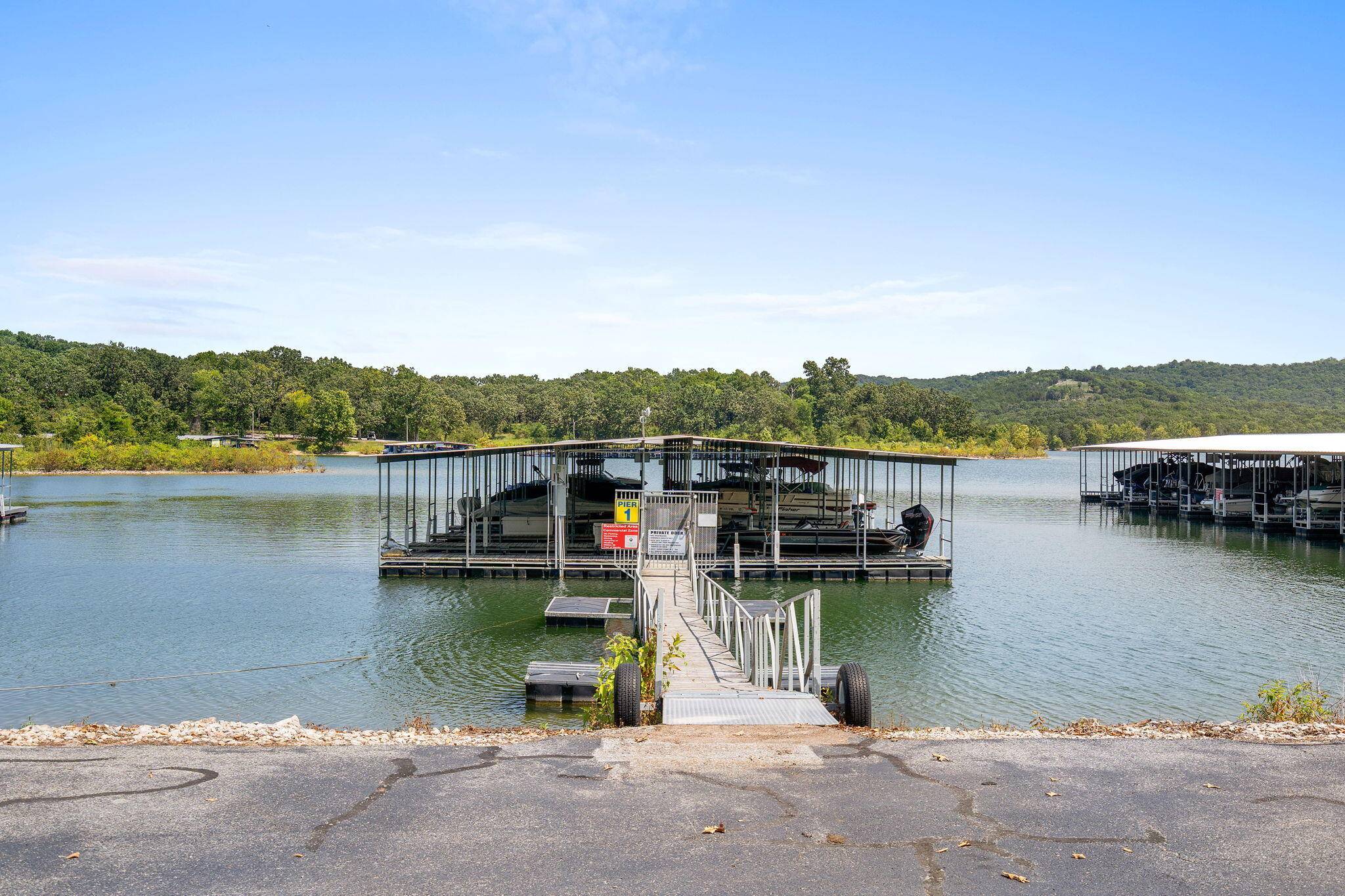 30 Hickory DR, Kimberling City, MO 65686