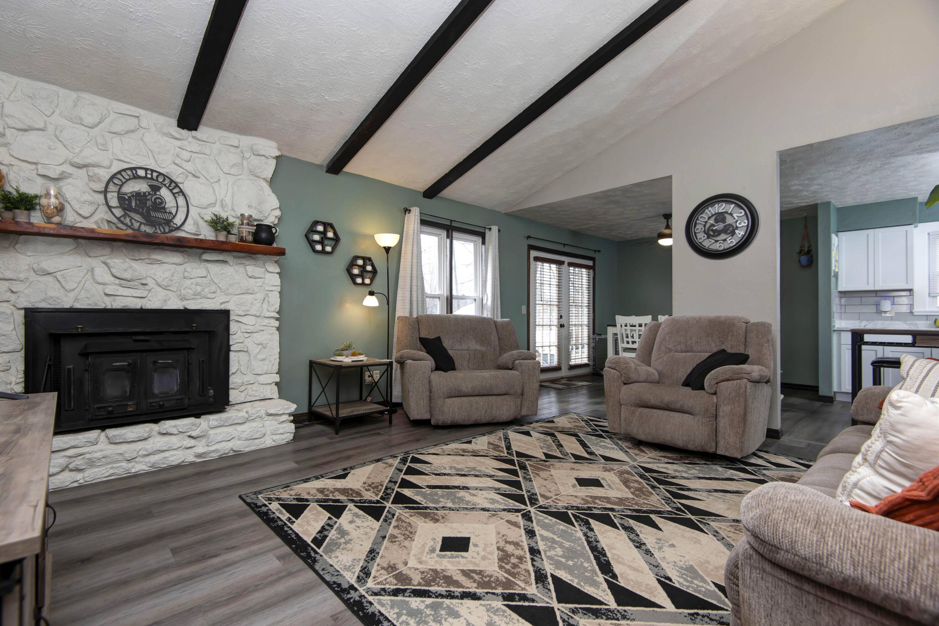 1014 W Woodland DR, Republic, MO 65738