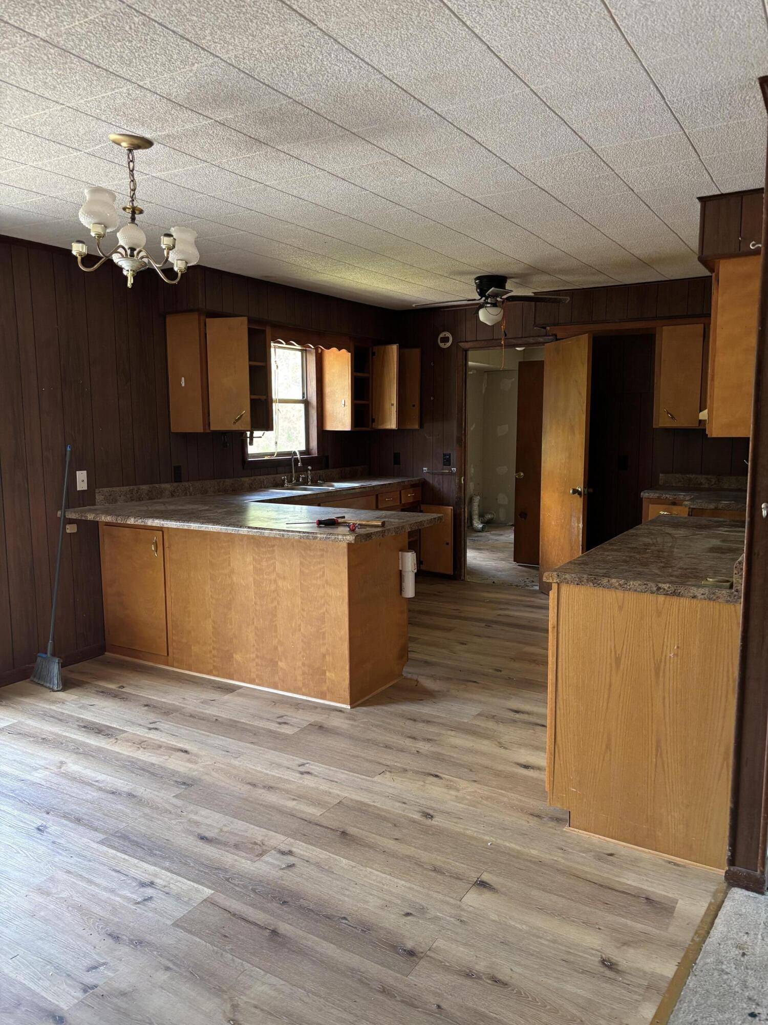 17555 Adair LN, Houston, MO 65483