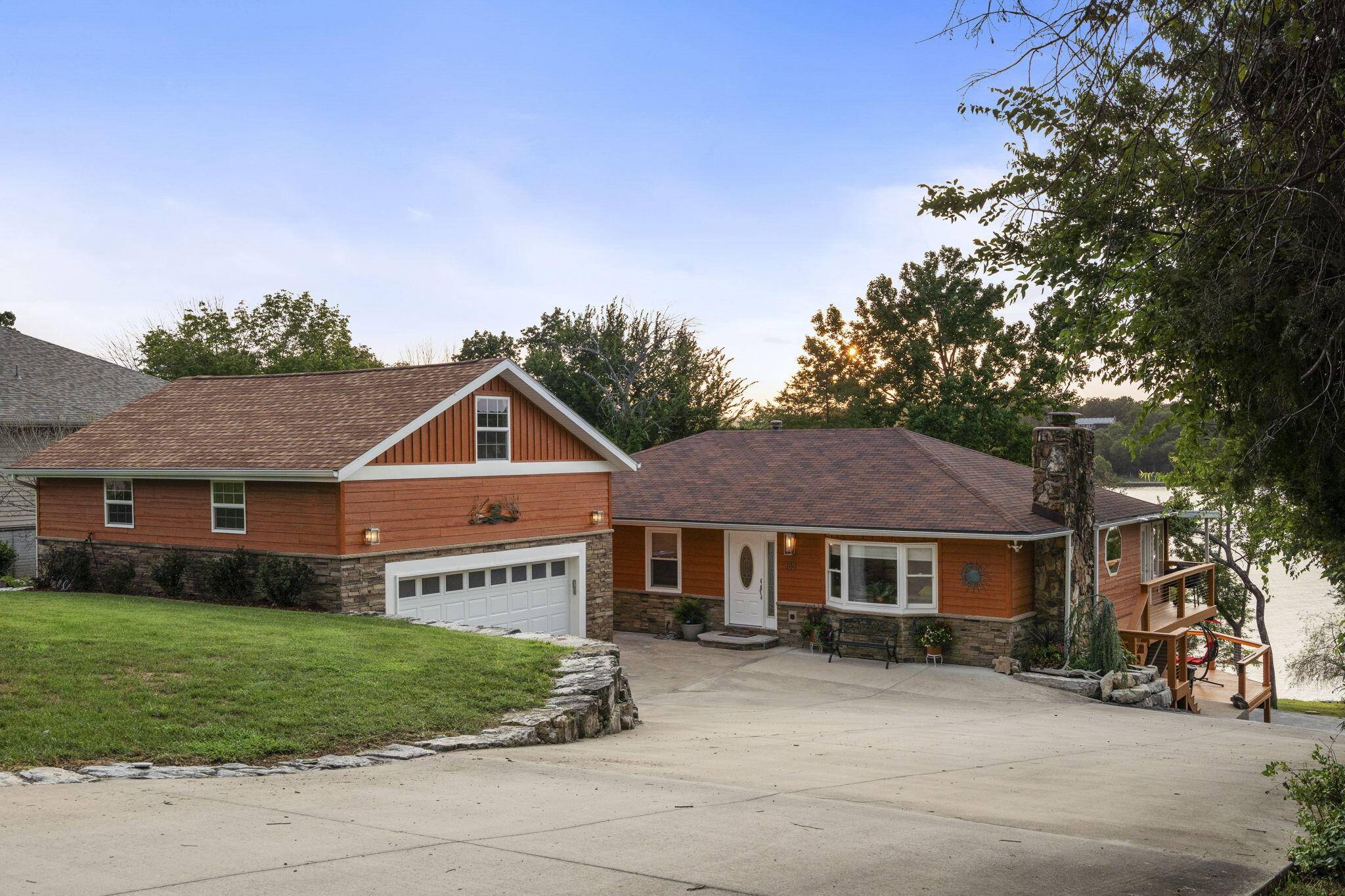 388 Santana CIR, Reeds Spring, MO 65737